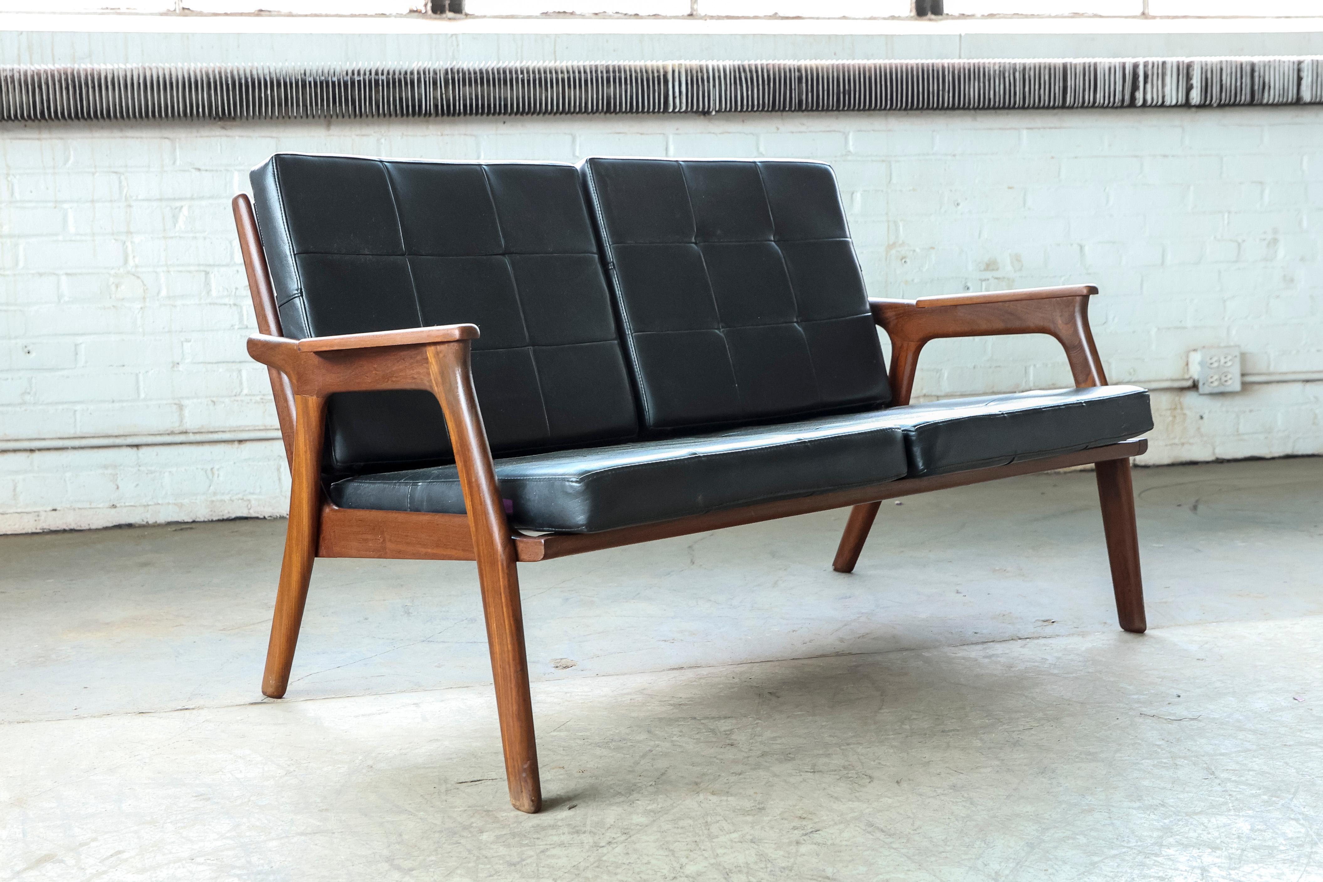 Mid-Century Modern Danish 1960s Midcentury Settee in Teak and Leather For Sale