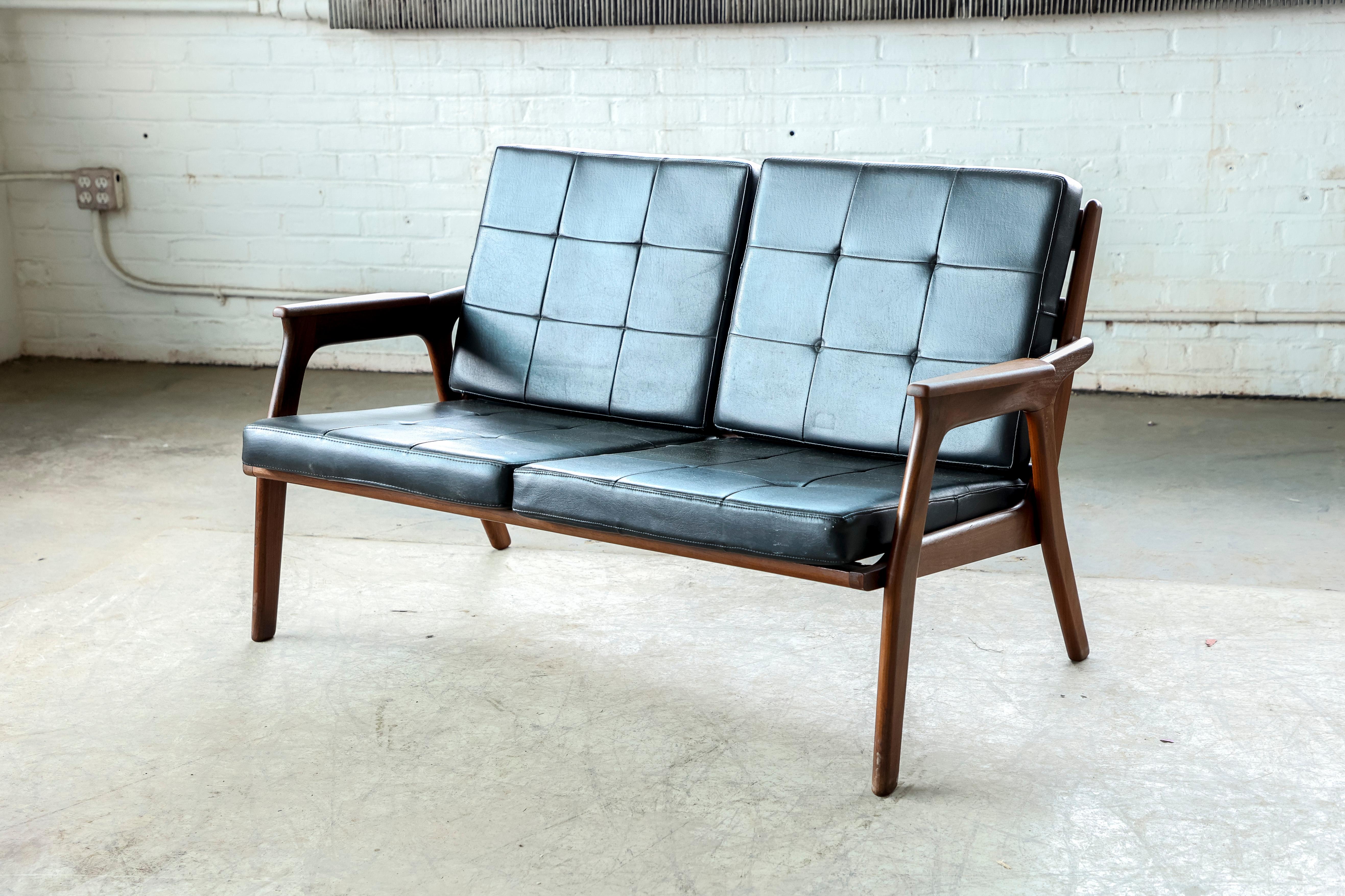 Danish 1960s Midcentury Settee in Teak and Leather For Sale 3