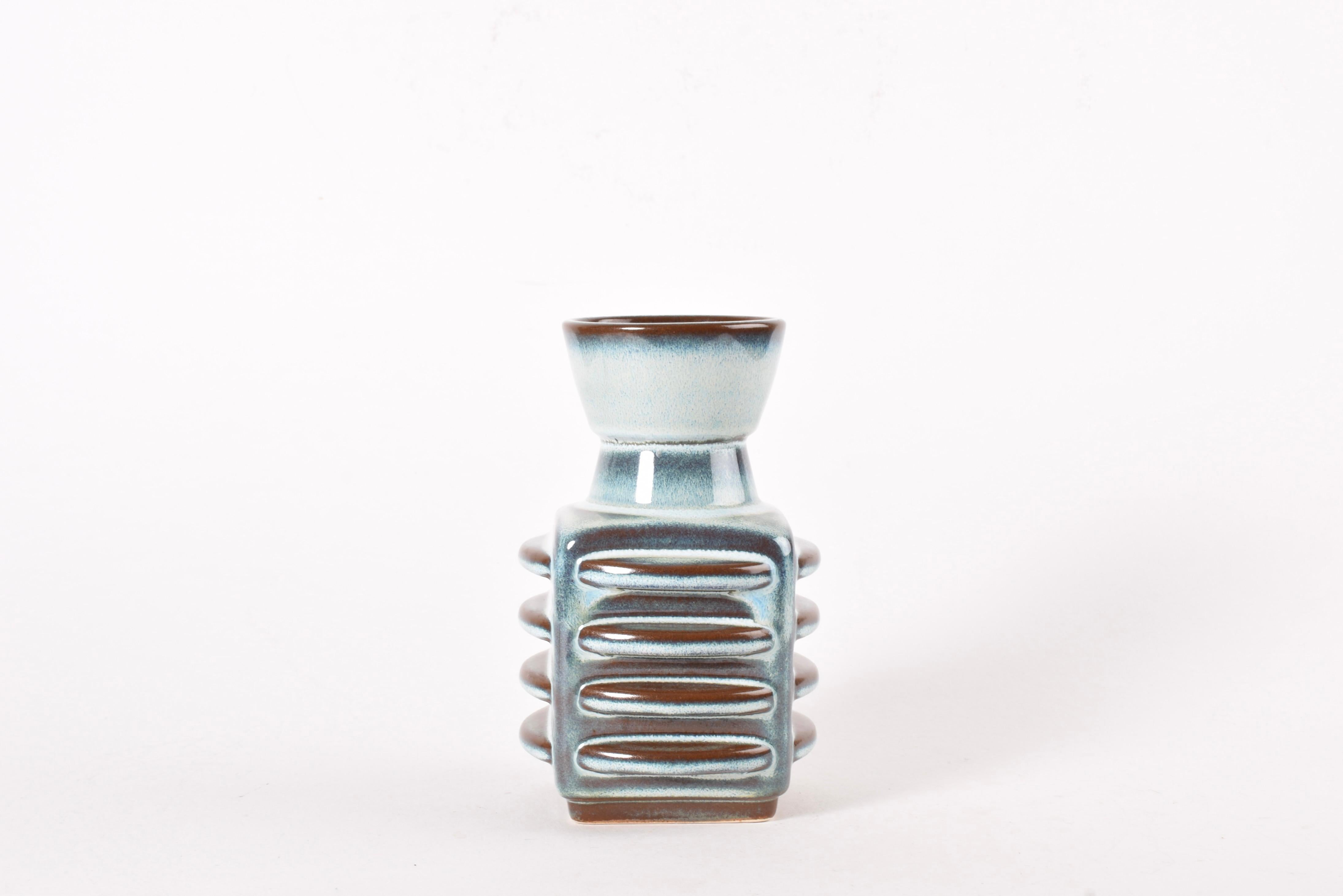 Dänische 1960er Jahre Søholm Skulpturale Keramikvase von Einar Johansen, blau-grüne Glasur (Moderne der Mitte des Jahrhunderts) im Angebot