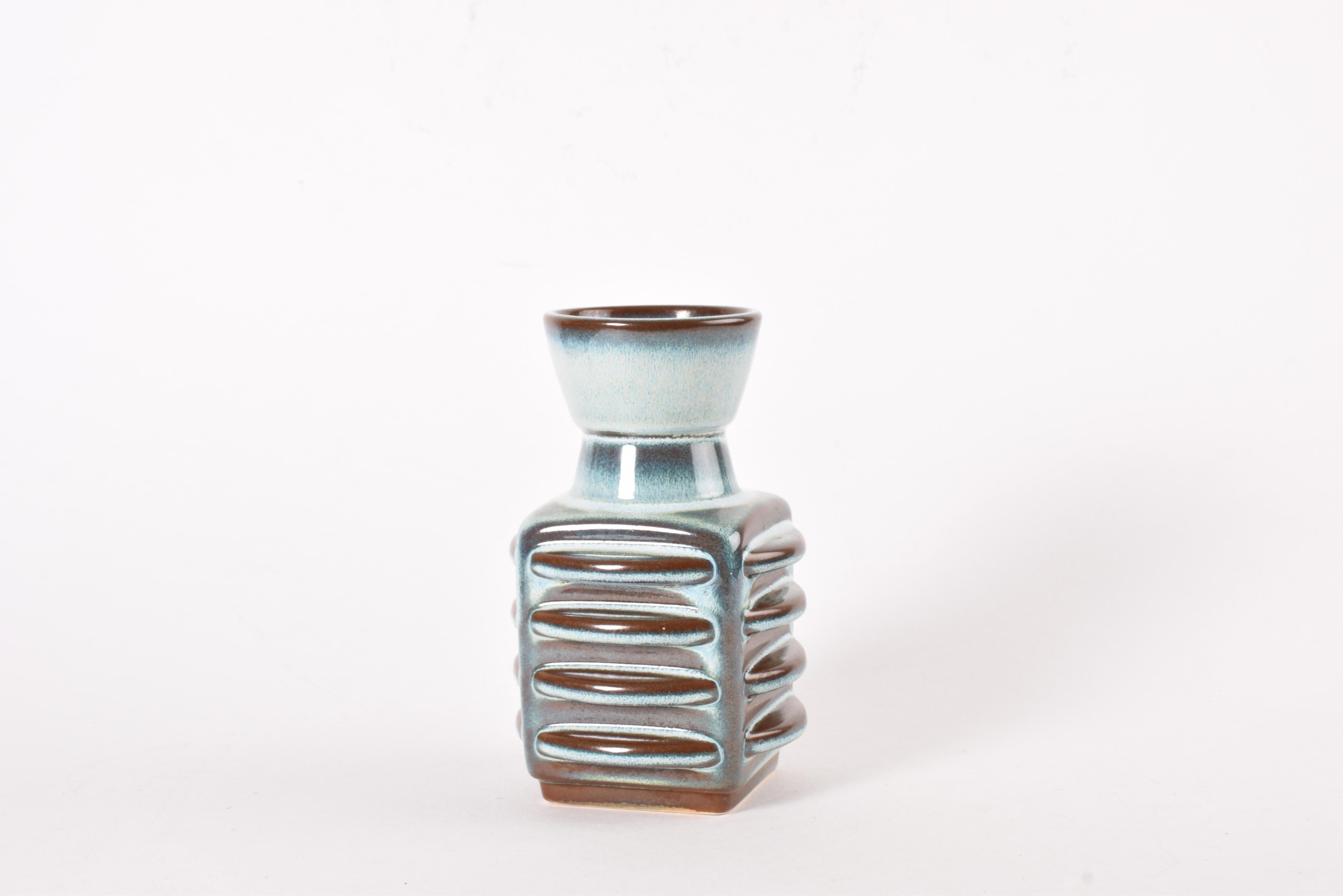 Dänische 1960er Jahre Søholm Skulpturale Keramikvase von Einar Johansen, blau-grüne Glasur im Zustand „Gut“ im Angebot in Silkeborg, Silkeborg