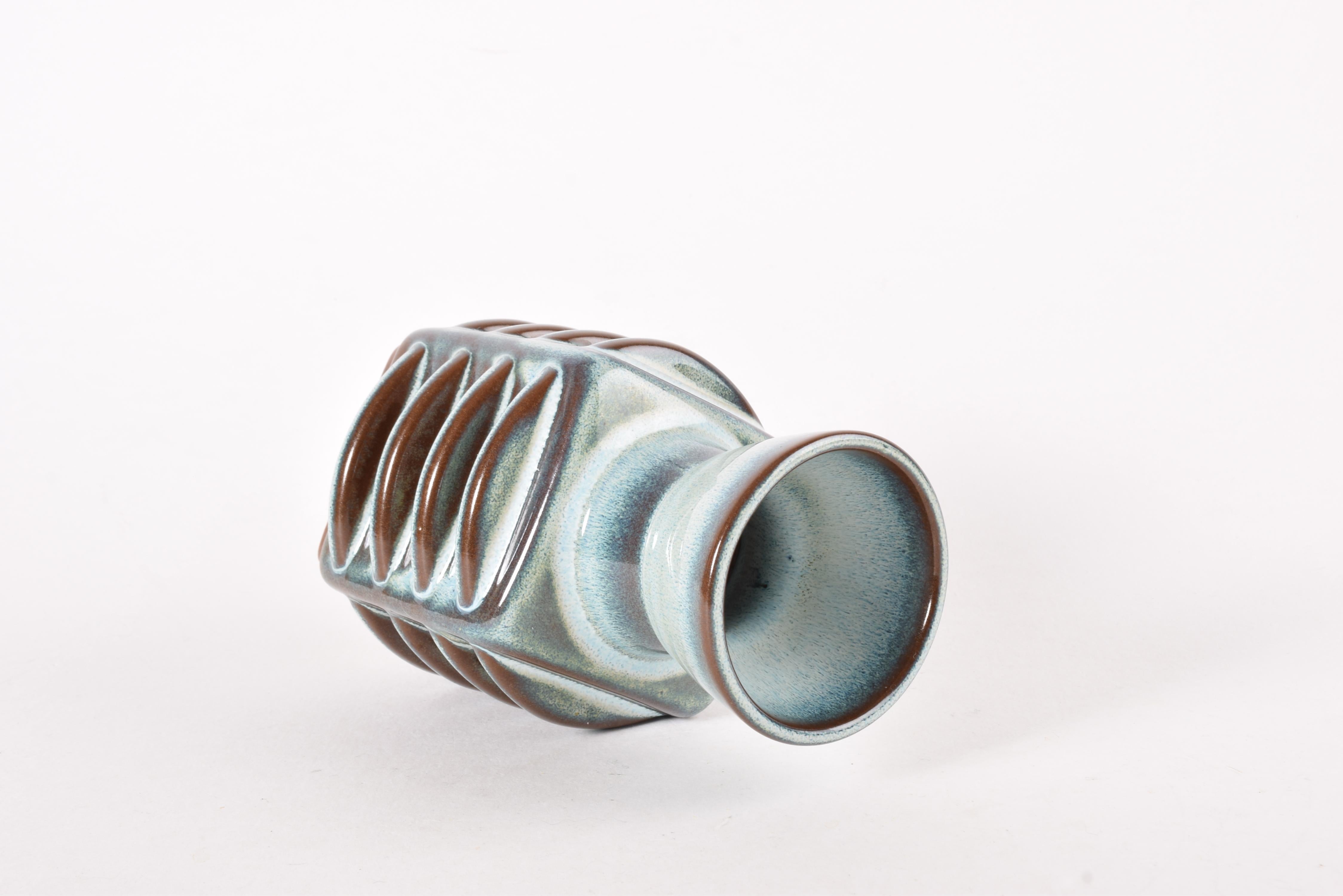 Dänische 1960er Jahre Søholm Skulpturale Keramikvase von Einar Johansen, blau-grüne Glasur (Mitte des 20. Jahrhunderts) im Angebot