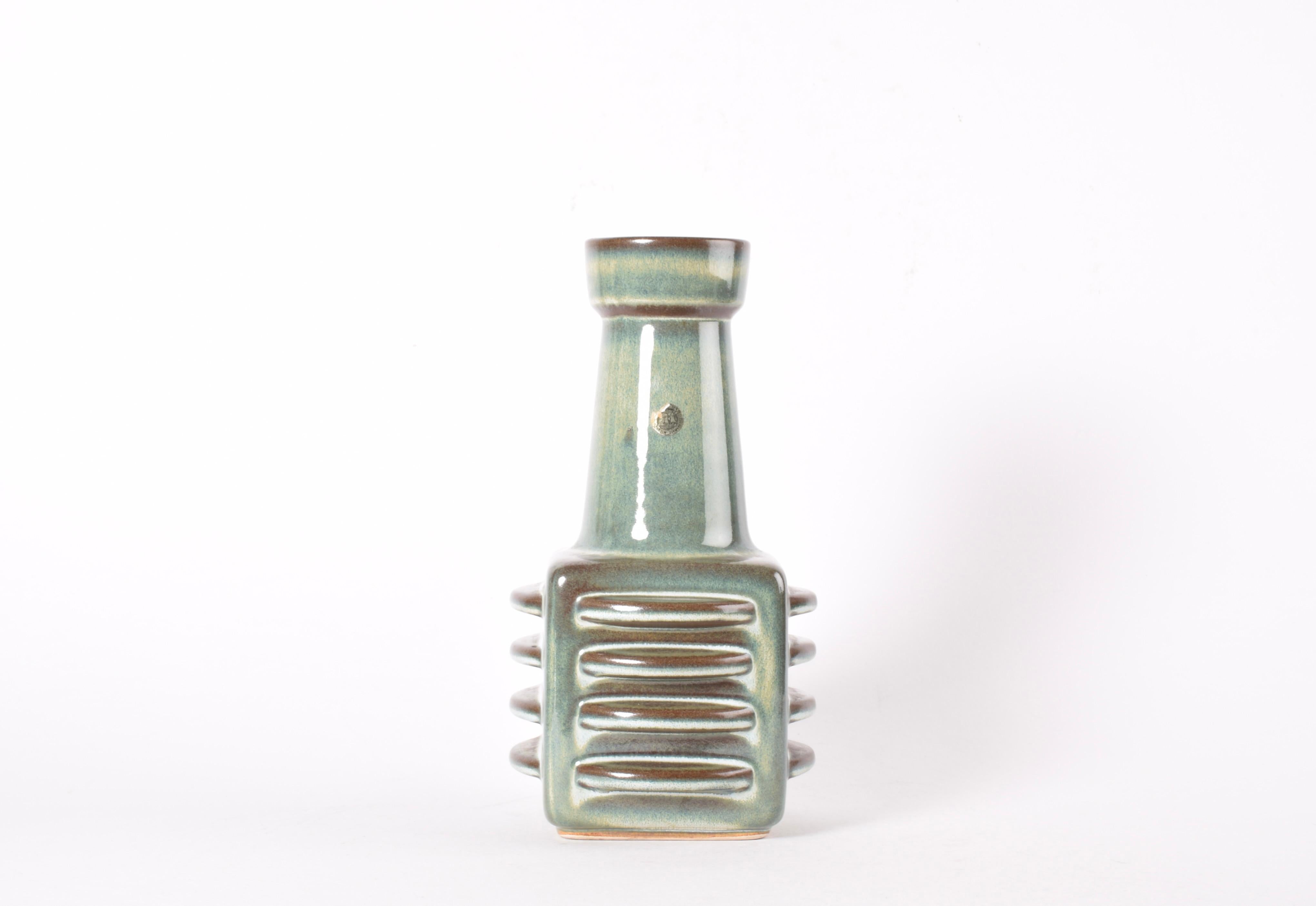 Dänische 1960er Søholm Skulpturale Keramikvase von Einar Johansen, grün glasiert (Moderne der Mitte des Jahrhunderts) im Angebot