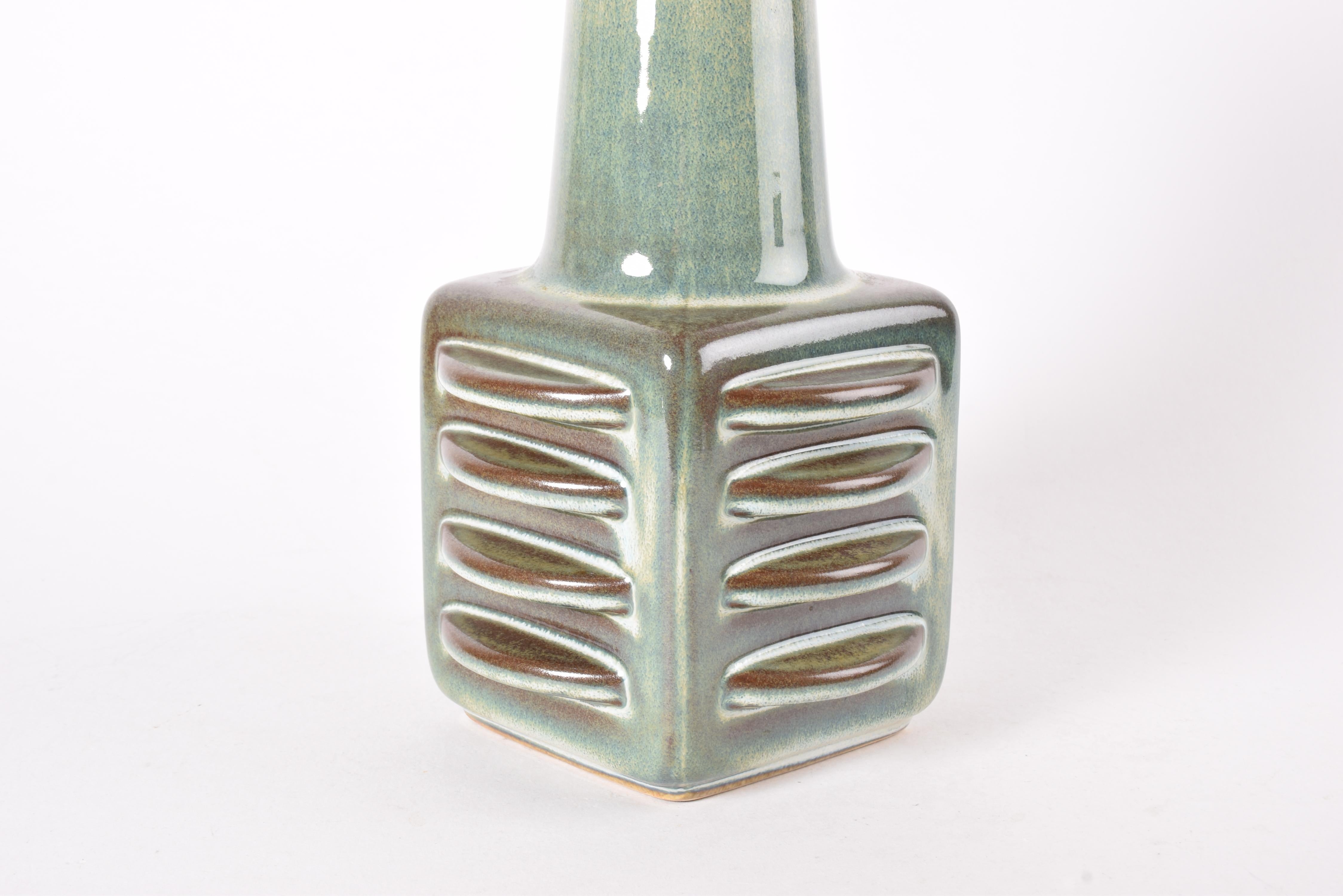 Dänische 1960er Søholm Skulpturale Keramikvase von Einar Johansen, grün glasiert im Zustand „Gut“ im Angebot in Silkeborg, Silkeborg