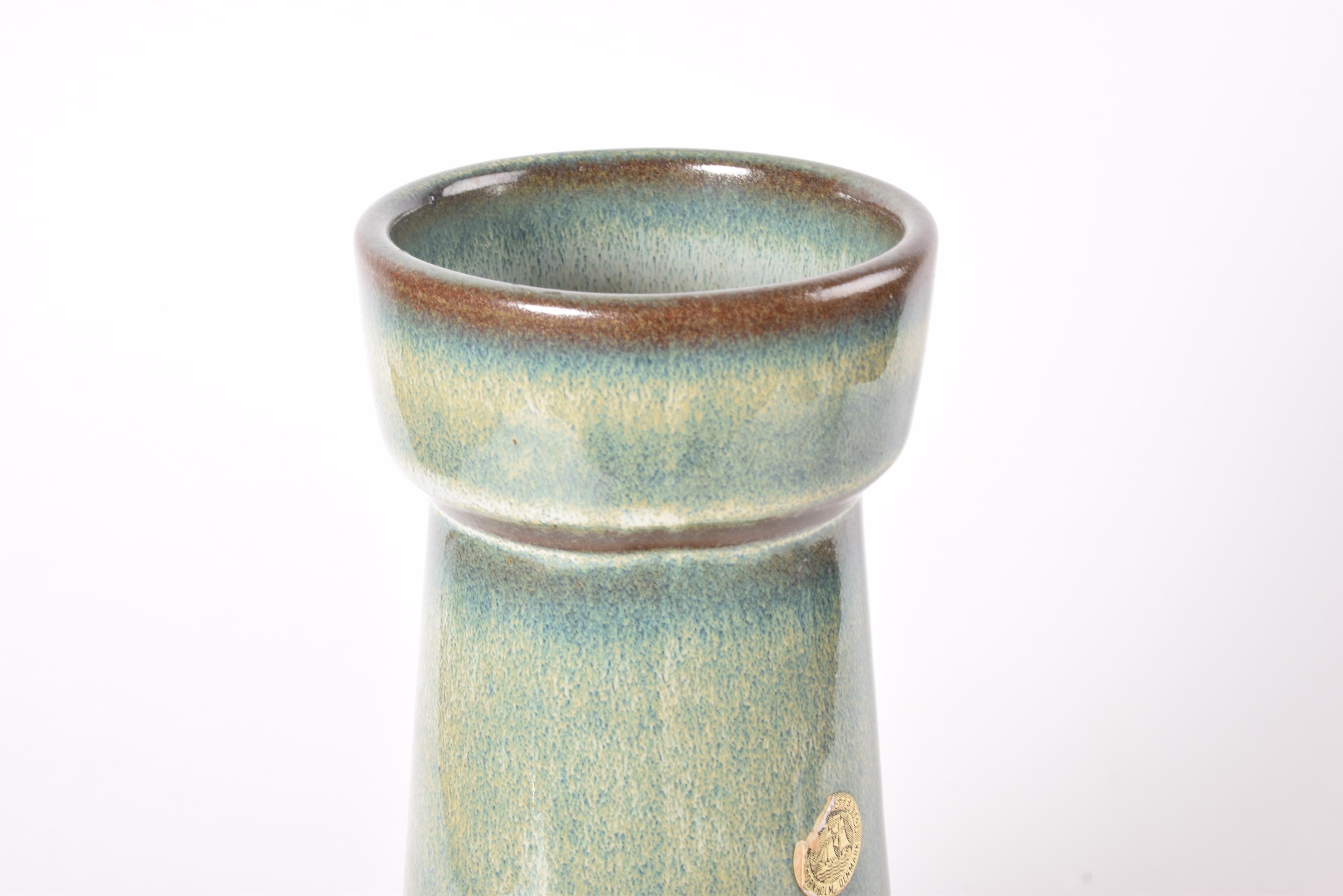 Dänische 1960er Søholm Skulpturale Keramikvase von Einar Johansen, grün glasiert (Mitte des 20. Jahrhunderts) im Angebot