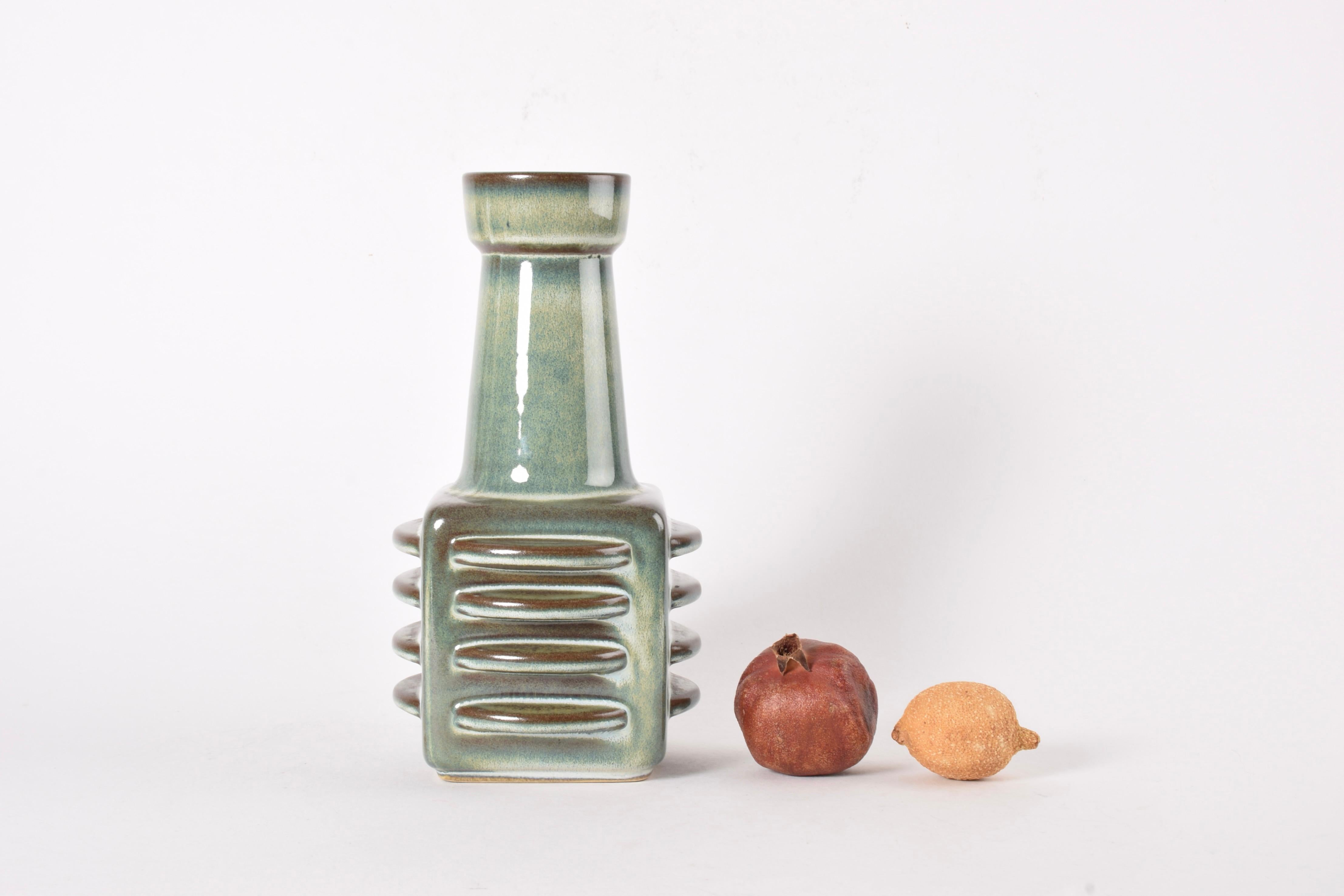 Dänische 1960er Søholm Skulpturale Keramikvase von Einar Johansen, grün glasiert im Angebot 1