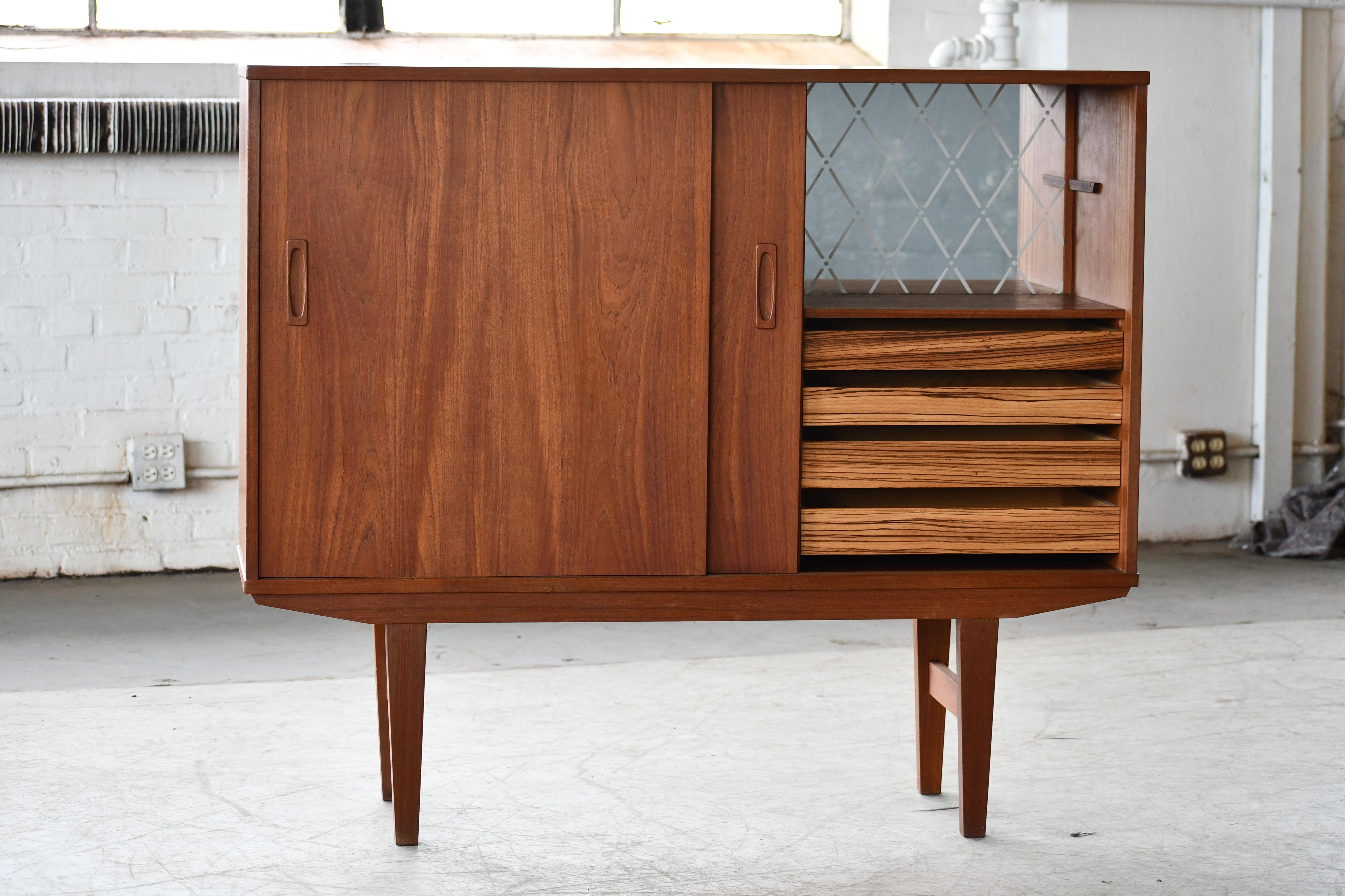 Danish 1960's Small Sideboard or Cabinet in Teak with Built-in-Bar In Good Condition For Sale In Bridgeport, CT