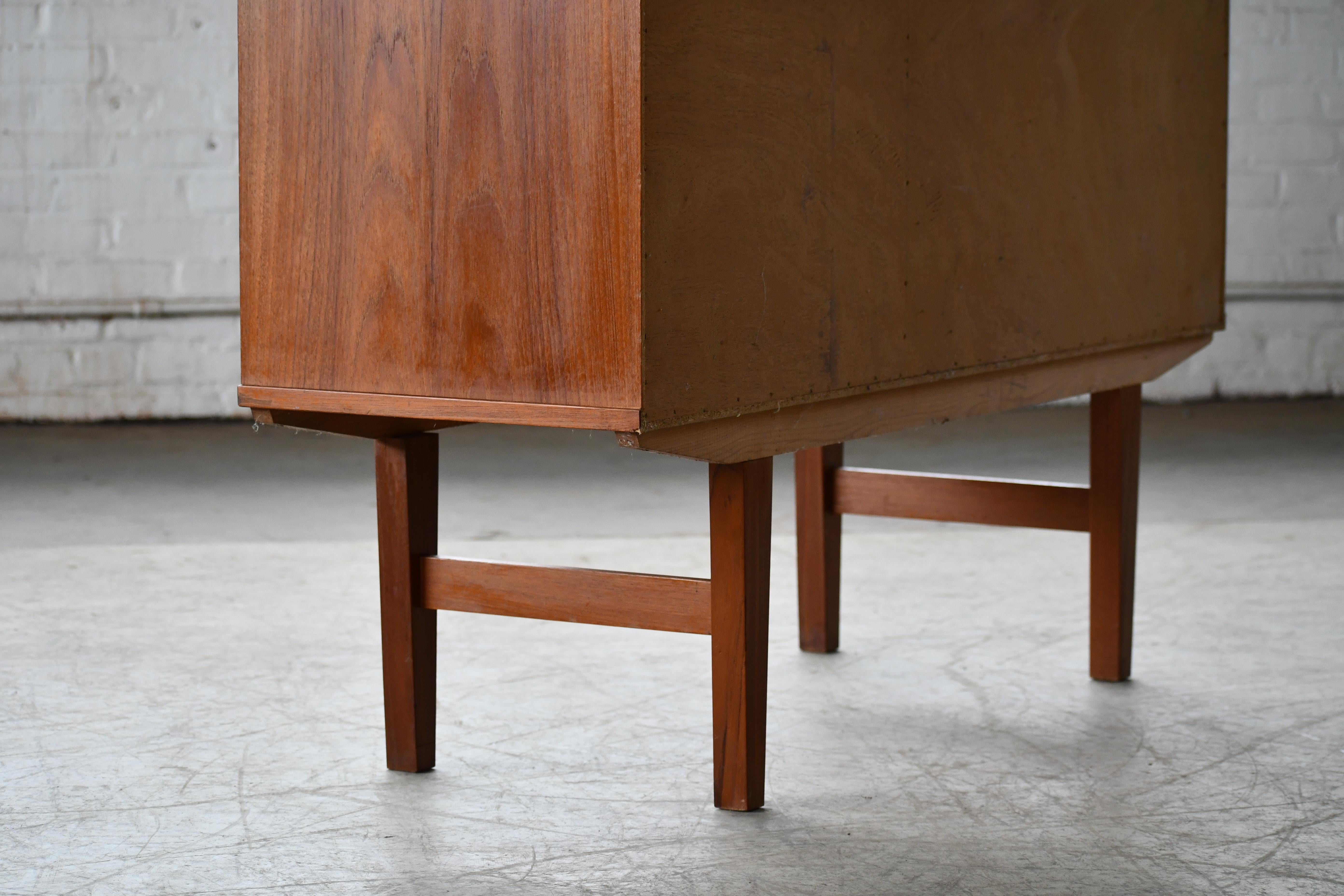 Danish 1960's Small Sideboard or Cabinet in Teak with Built-in-Bar For Sale 4