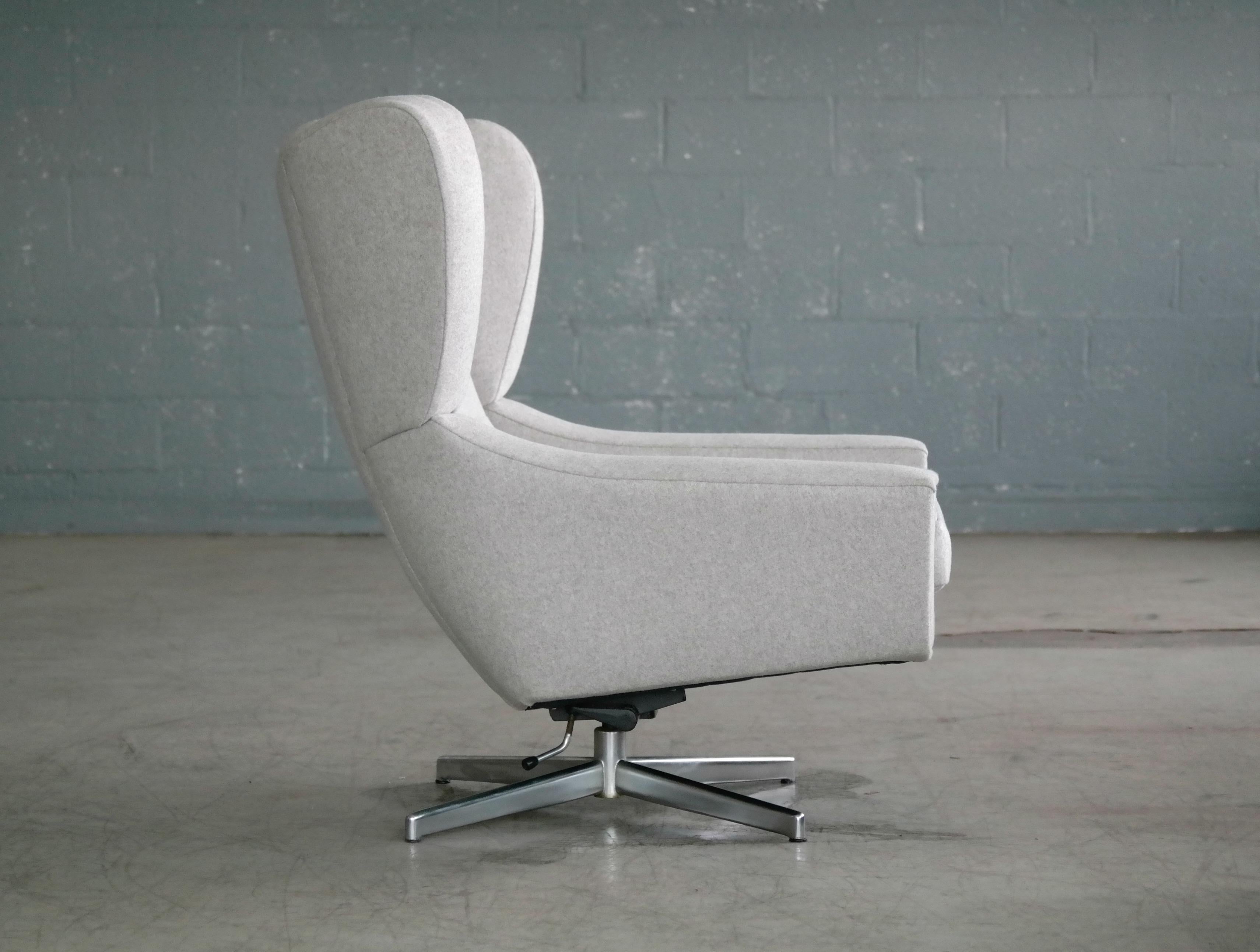Danish 1960s Space Age Swivel Lounge Chair Attributed to Illum Wikkelso 1