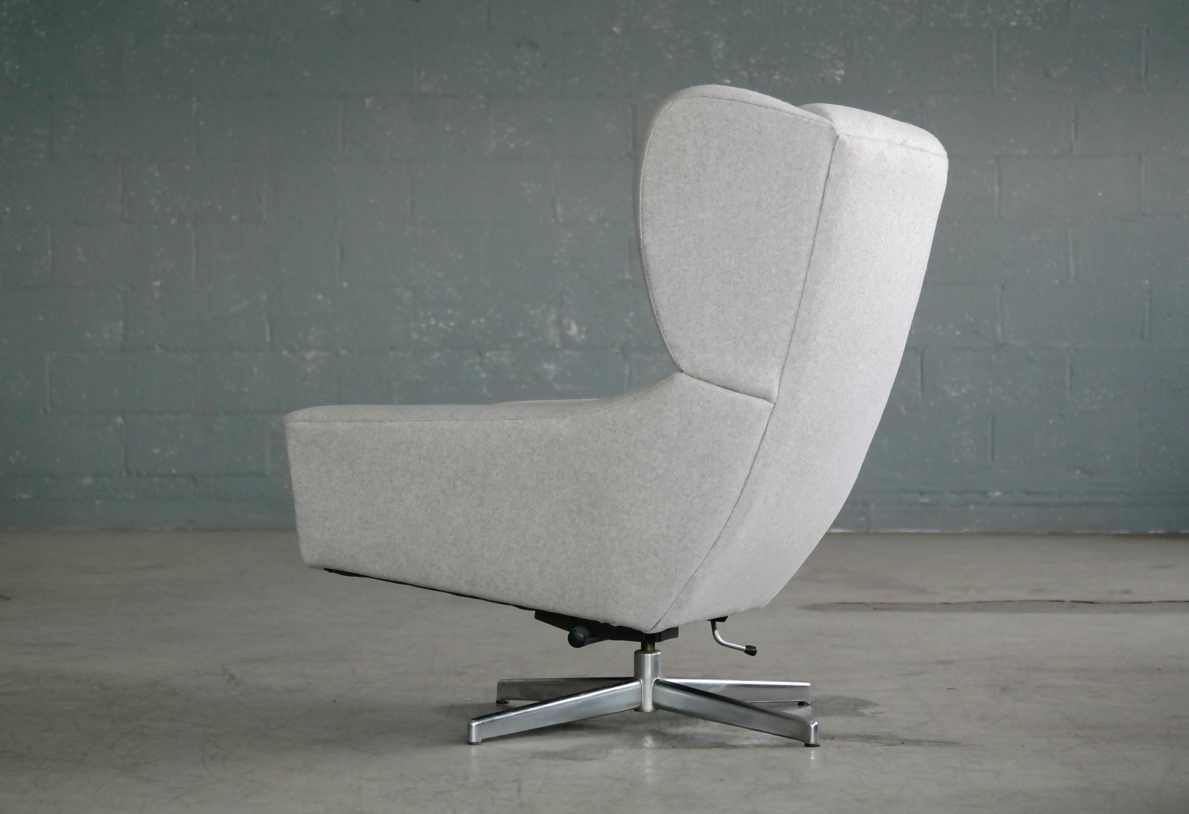 Danish 1960s Space Age Swivel Lounge Chair Attributed to Illum Wikkelso 2
