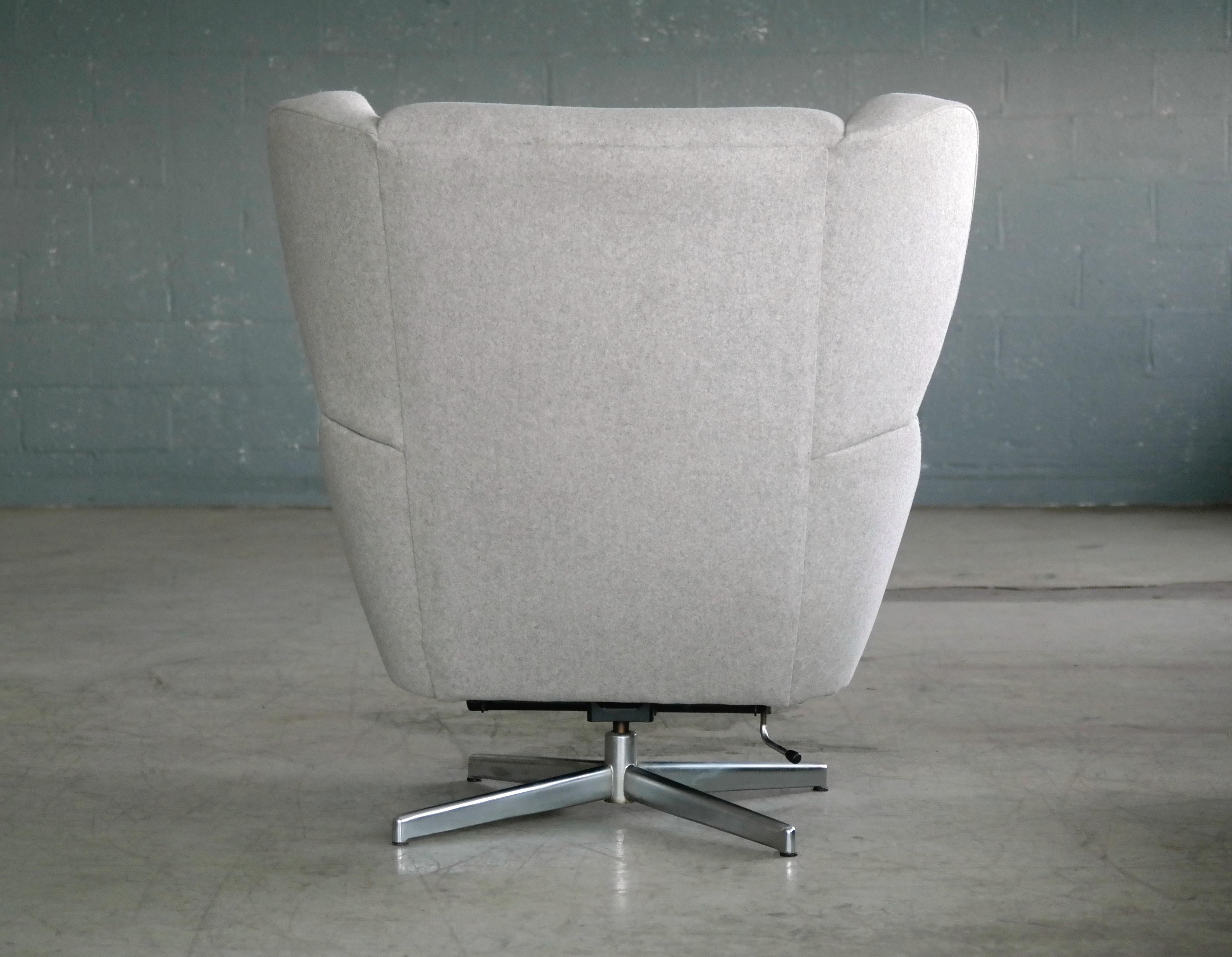 Danish 1960s Space Age Swivel Lounge Chair Attributed to Illum Wikkelso 4
