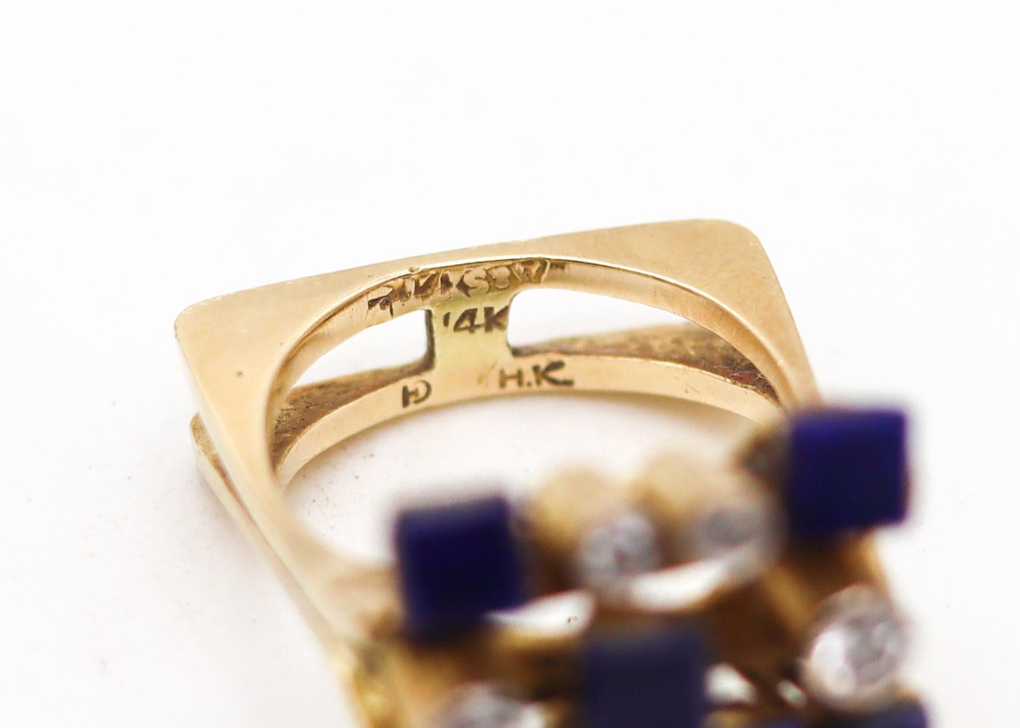 Bague géométrique danoise des années 1970 en or jaune 14 carats avec diamants et lapis-lazuli Excellent état - En vente à Miami, FL