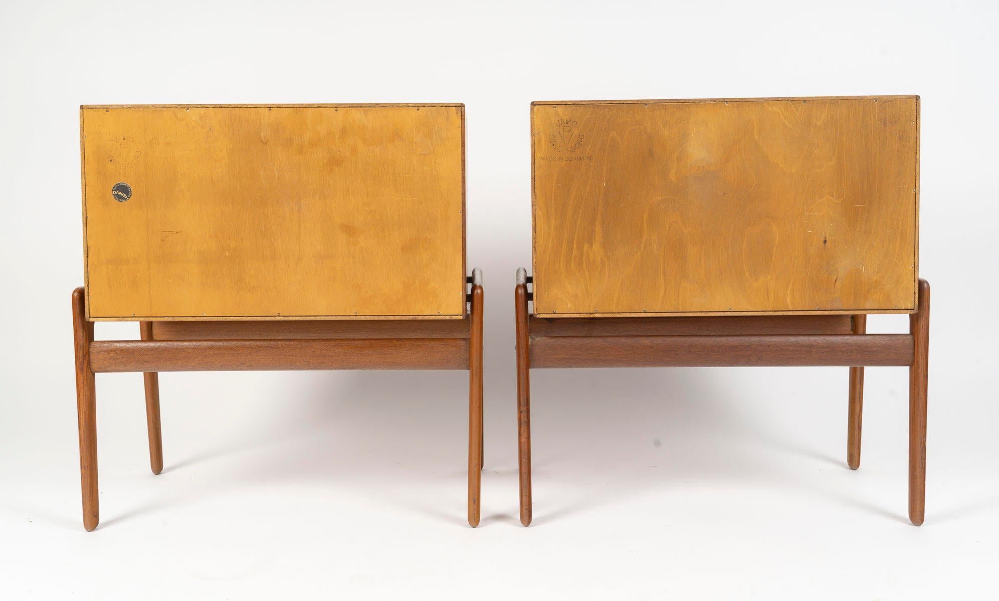 Bois Meuble de chevet danois des années 1970. en vente