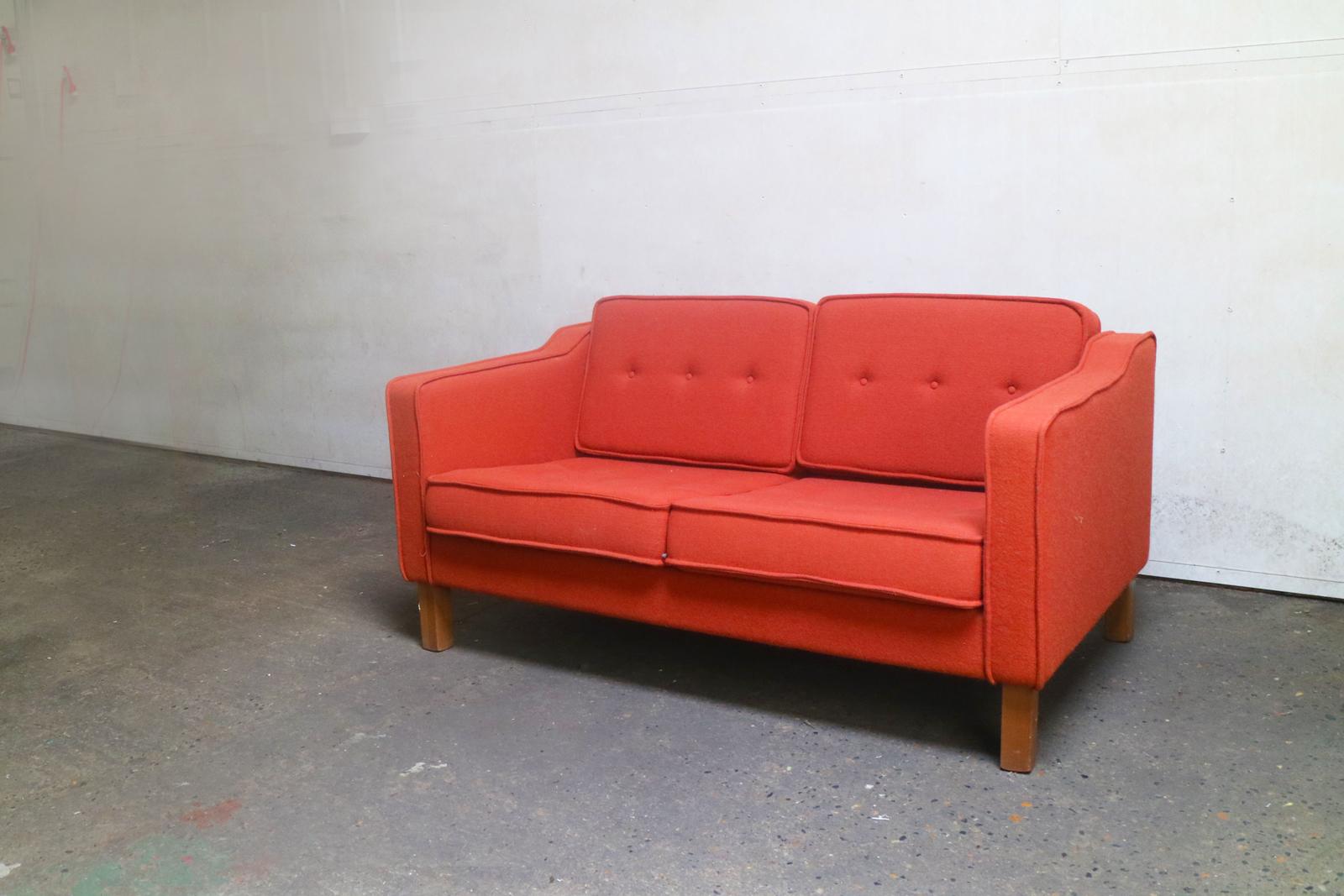 Danish Mid-Century Modern sofa, with the original brick red woollen upholstery, with button detailing. In superb condition. Sits on oak feet.
 
  
