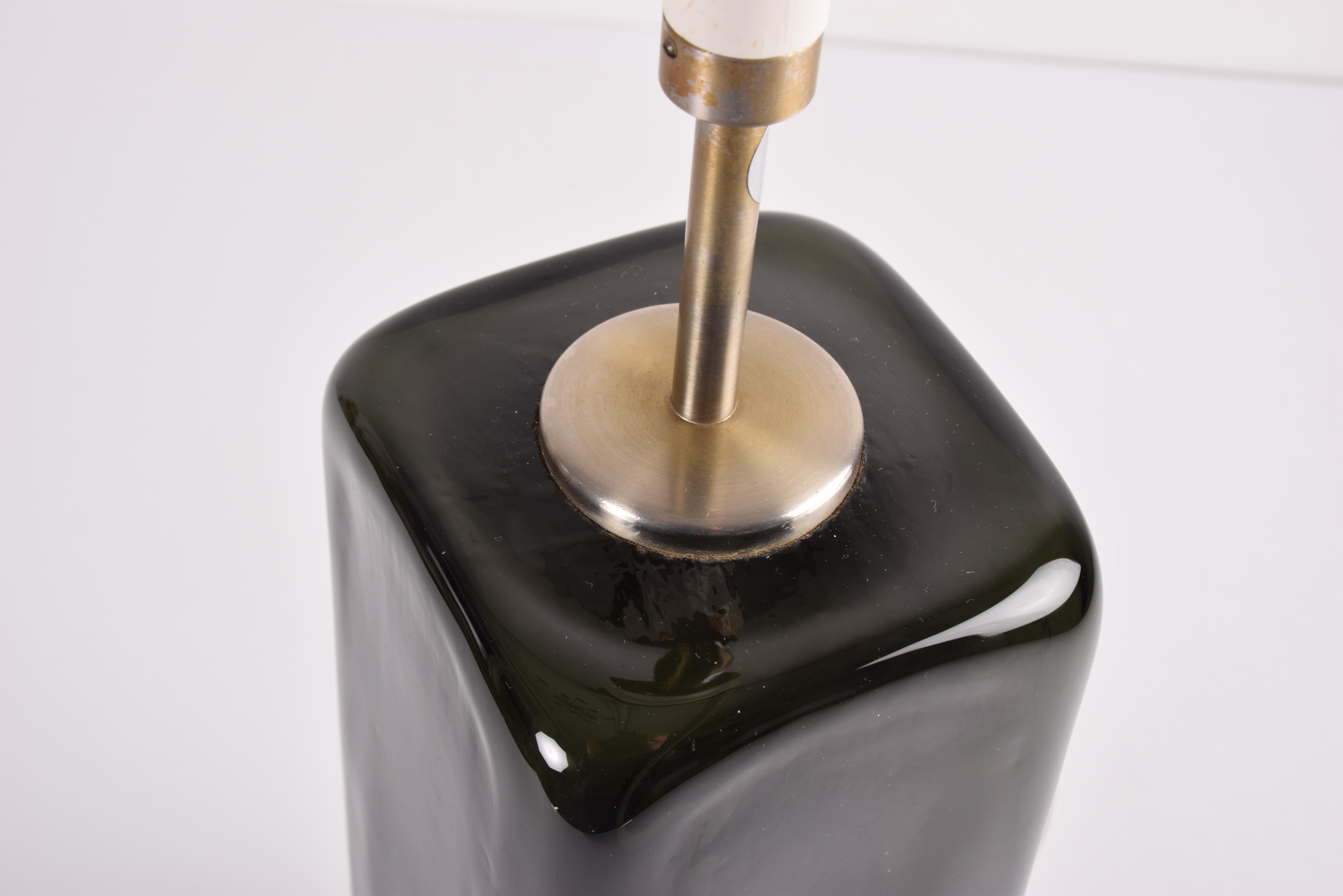 Lámpara de mesa danesa de los años 70 Holmegaard KUBUS alta de cristal verde oliva de Per Lütken en venta 3
