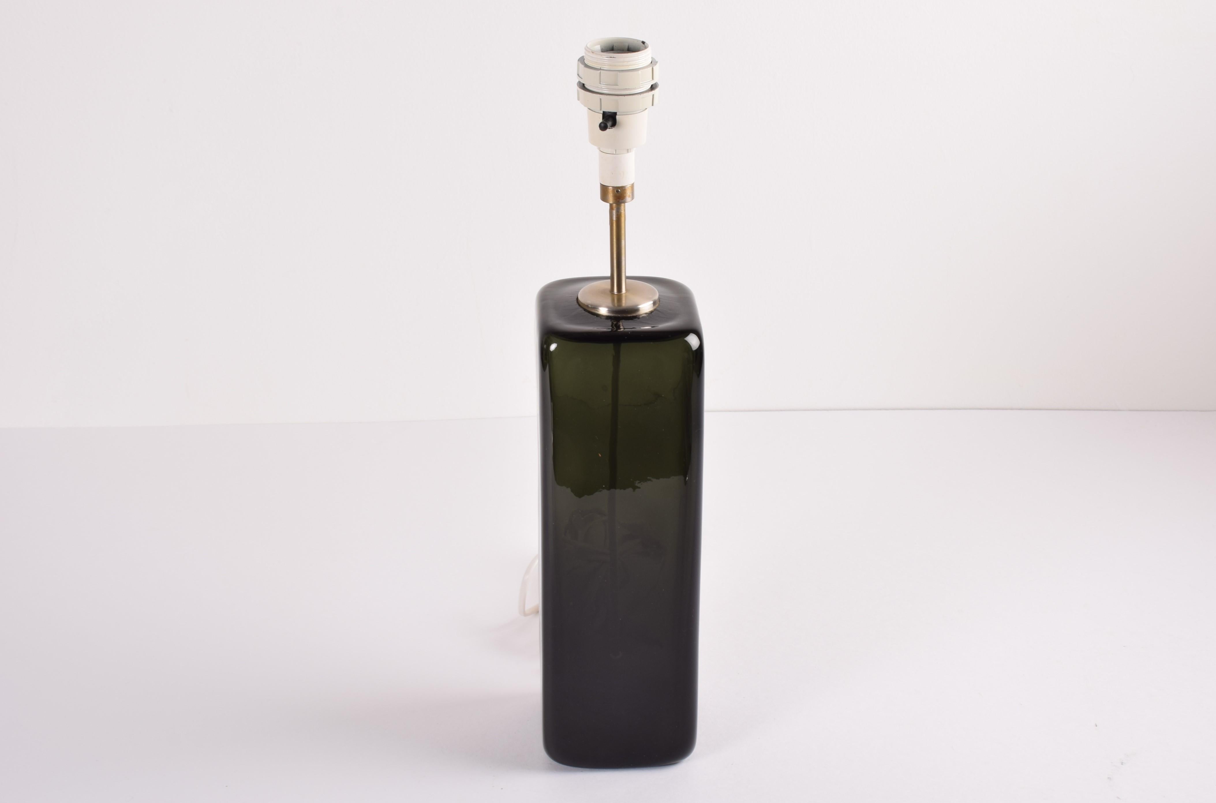 Lámpara de mesa danesa de los años 70 Holmegaard KUBUS alta de cristal verde oliva de Per Lütken Tela en venta
