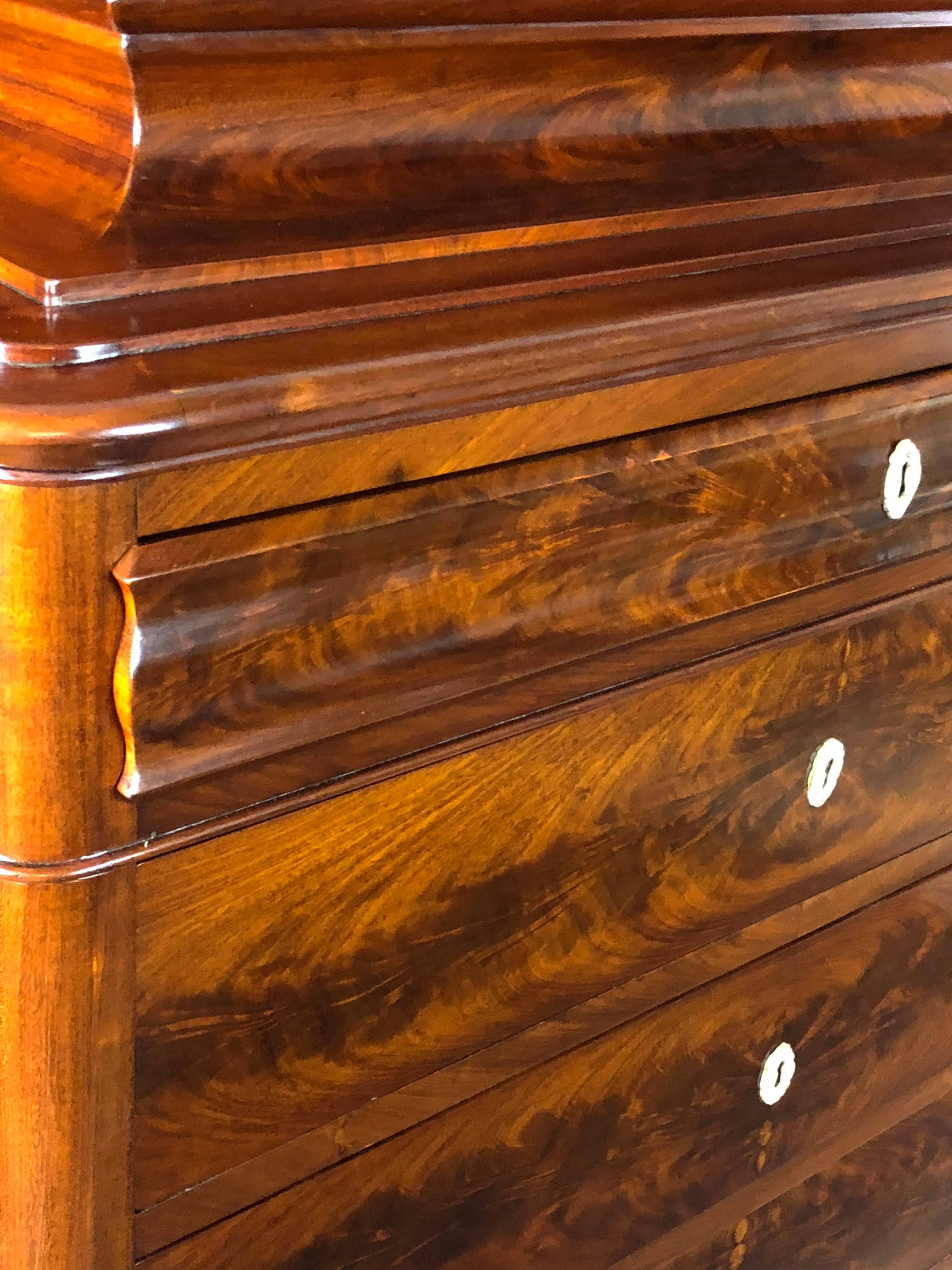 Danish Mid 19th Century Biedermeier Commode Tall Chest of drawers In Excellent Condition For Sale In Santander, ES
