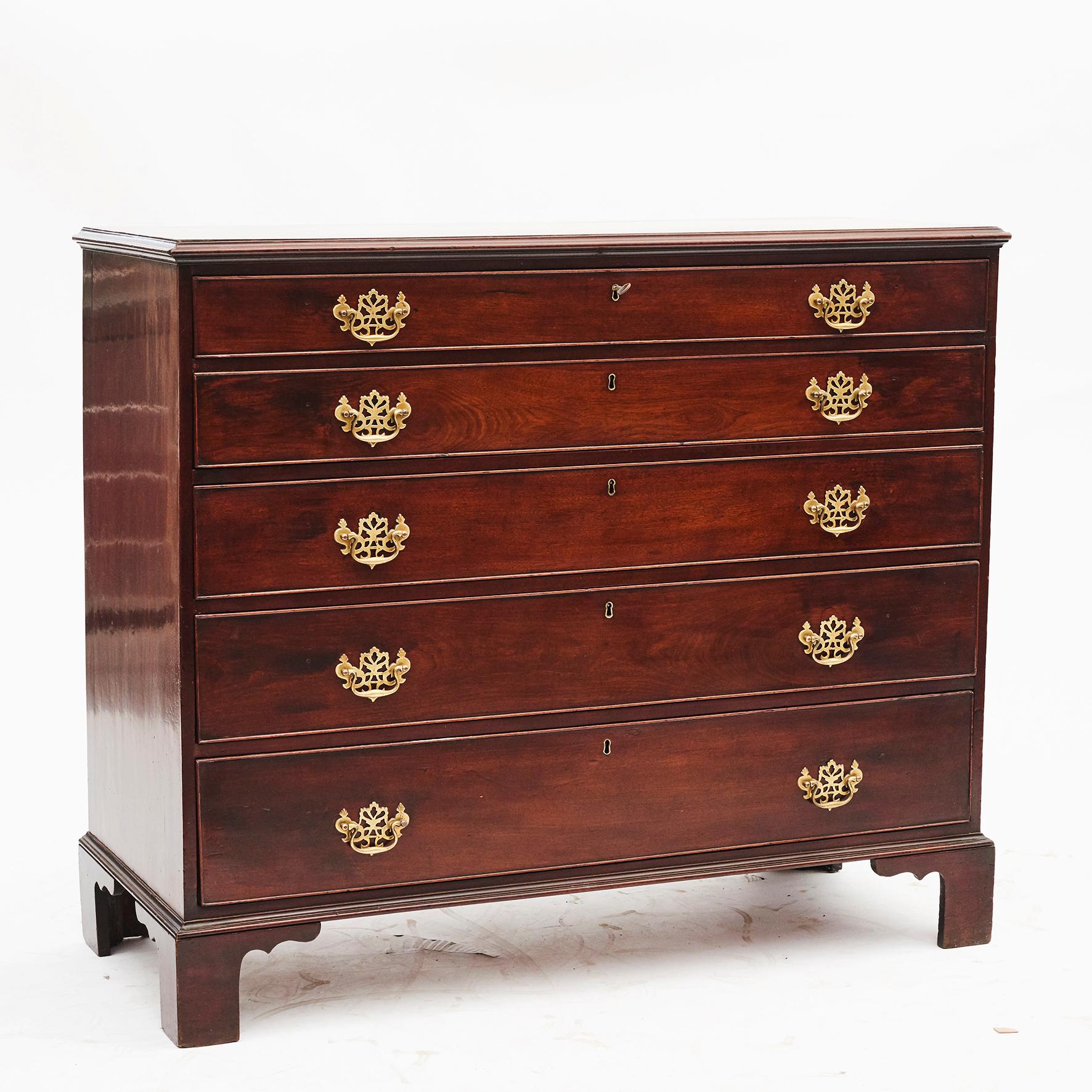 Danish Empire commode made in Regency style. Unique, probably made to order.
Cuba mahogany with gorgeous color and grain and beautiful patina. Original fittings. 5 drawers. High-quality craftsmanship.
Copenhagen, circa 1810.