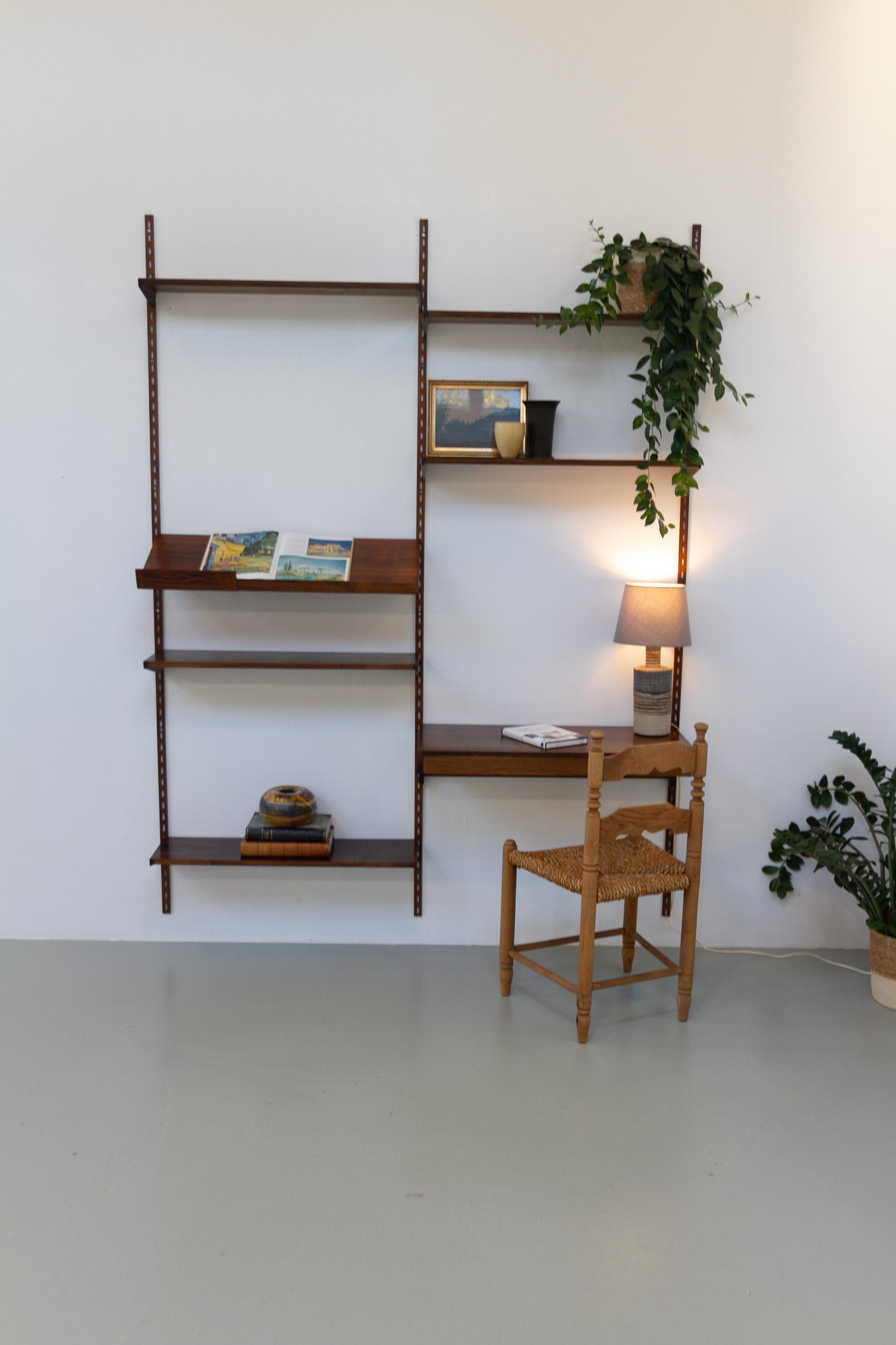 Palissandro Pensile danese a 2 vani in palissandro con scrivania di Kai Kristiansen per FM, anni '60 in vendita