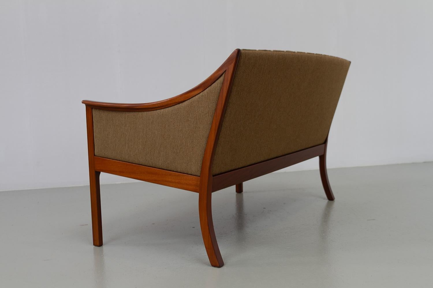Danish 2-Seater Sofa by Ole Wanscher for PJ Møbler, 1960s. For Sale 2
