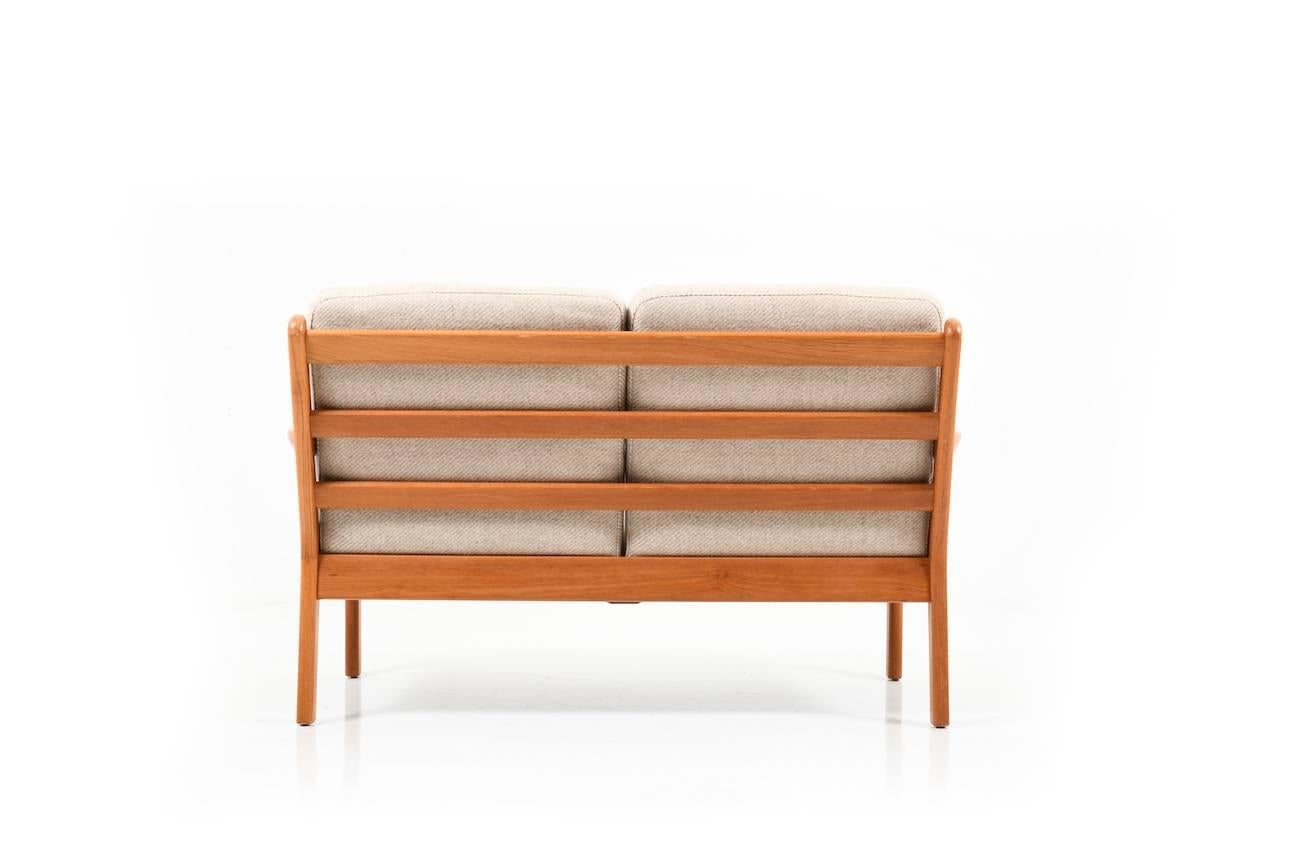 Danish Two-Seat Sofa in Solid Teak In Good Condition For Sale In Handewitt, DE