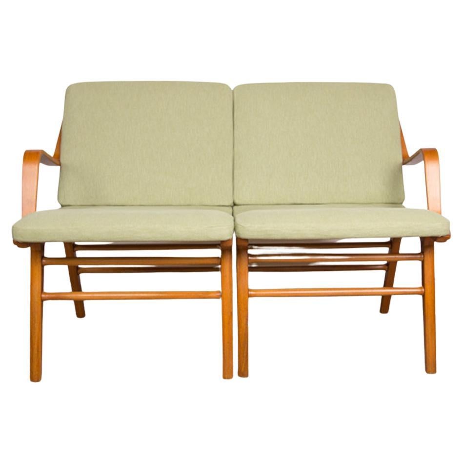 Divano danese a 2 posti, in faggio laminato e mogano modello AX di Peter Hvidt 1960.