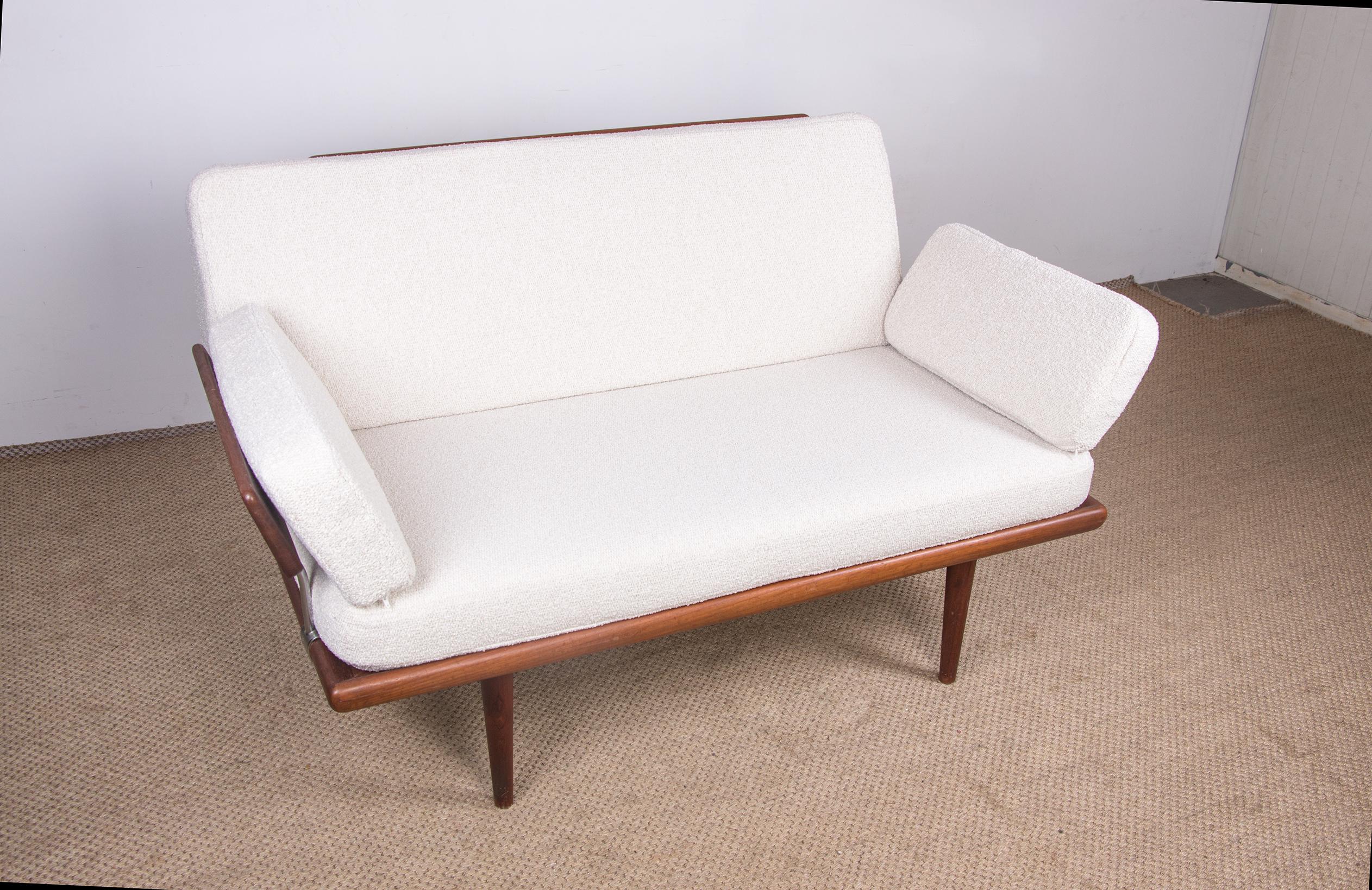 Superb Scandinavian sofa, 2 armrests with their cushions, all the fabrics, seat, backrest and cushion have their original structure and have been reupholstered in cream terry fabric. Manufacture of very good quality, a lot of charm and great comfort.