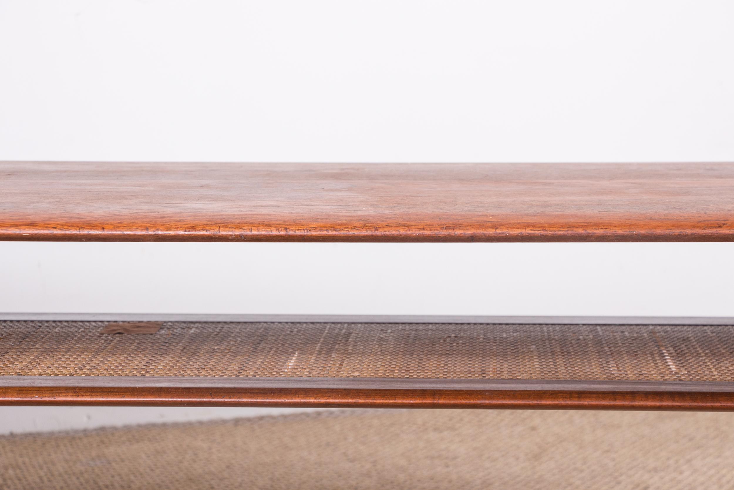Mesa de centro danesa de 2 niveles de teca, caña y latón modelo FD 516 de Peter Hvidt. en venta 7