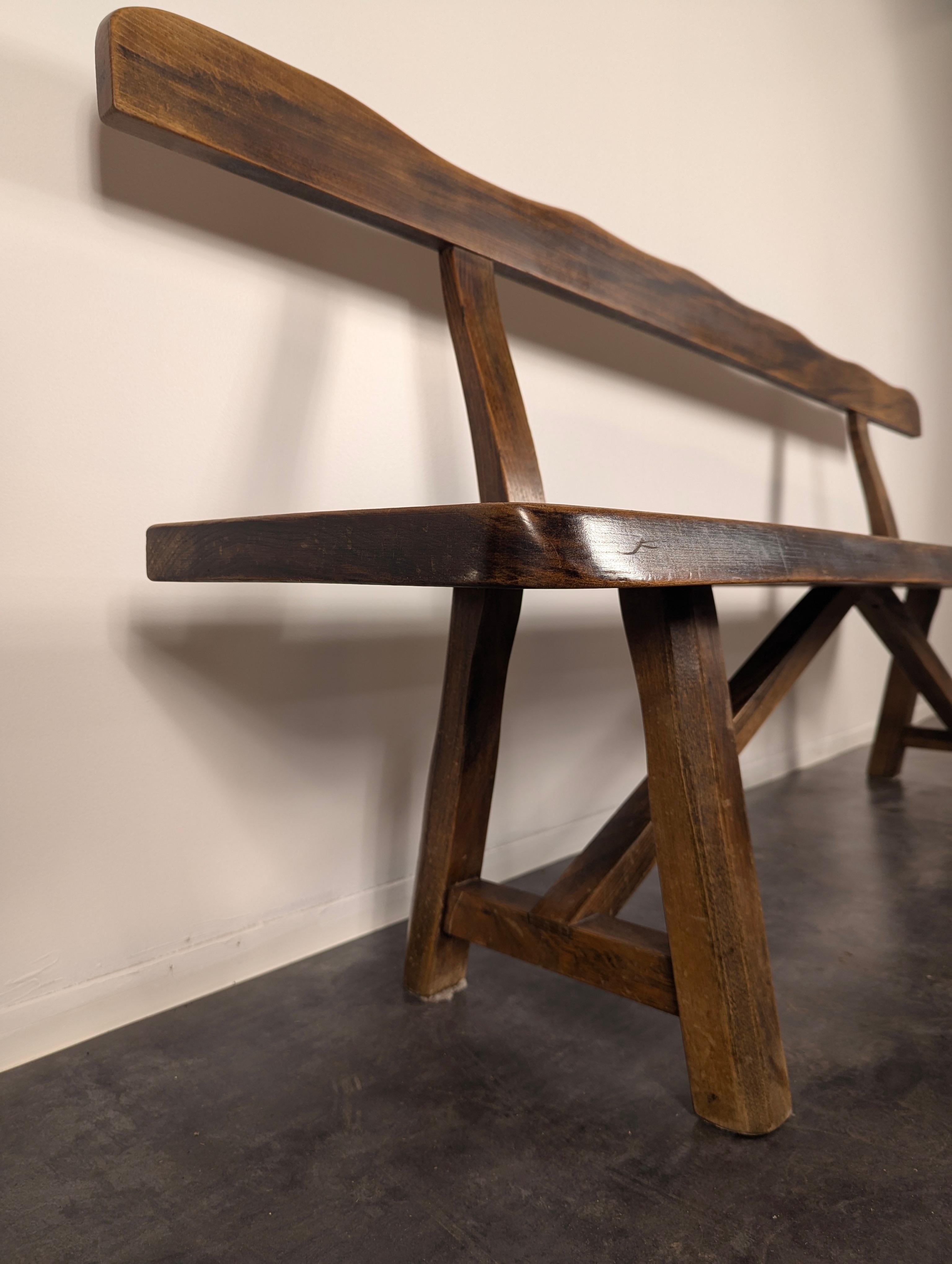 Bancos primitivos daneses del siglo XX Elm by Olavi Hänninen Primitivo en venta