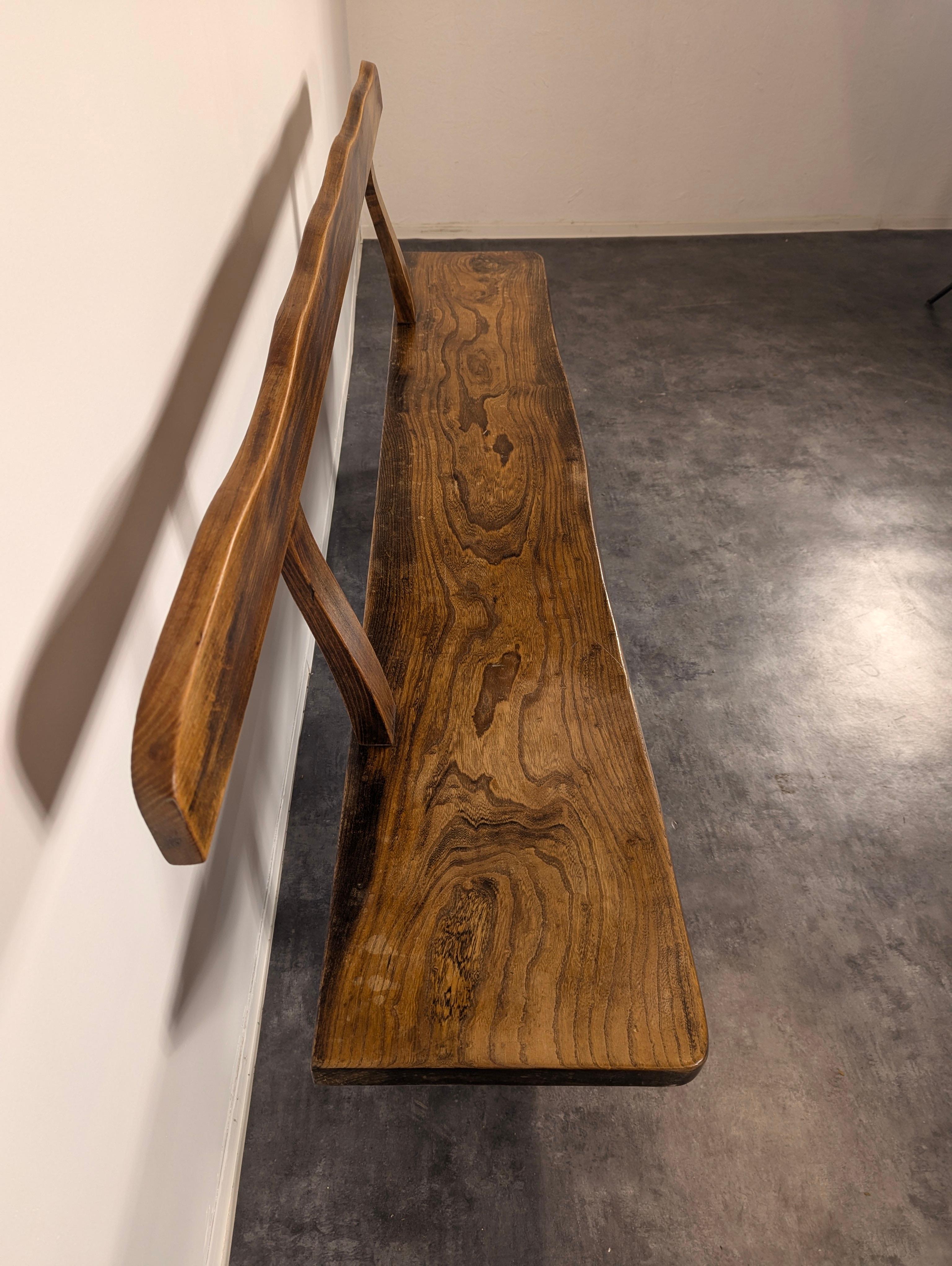 Bancos primitivos daneses del siglo XX Elm by Olavi Hänninen Danés en venta