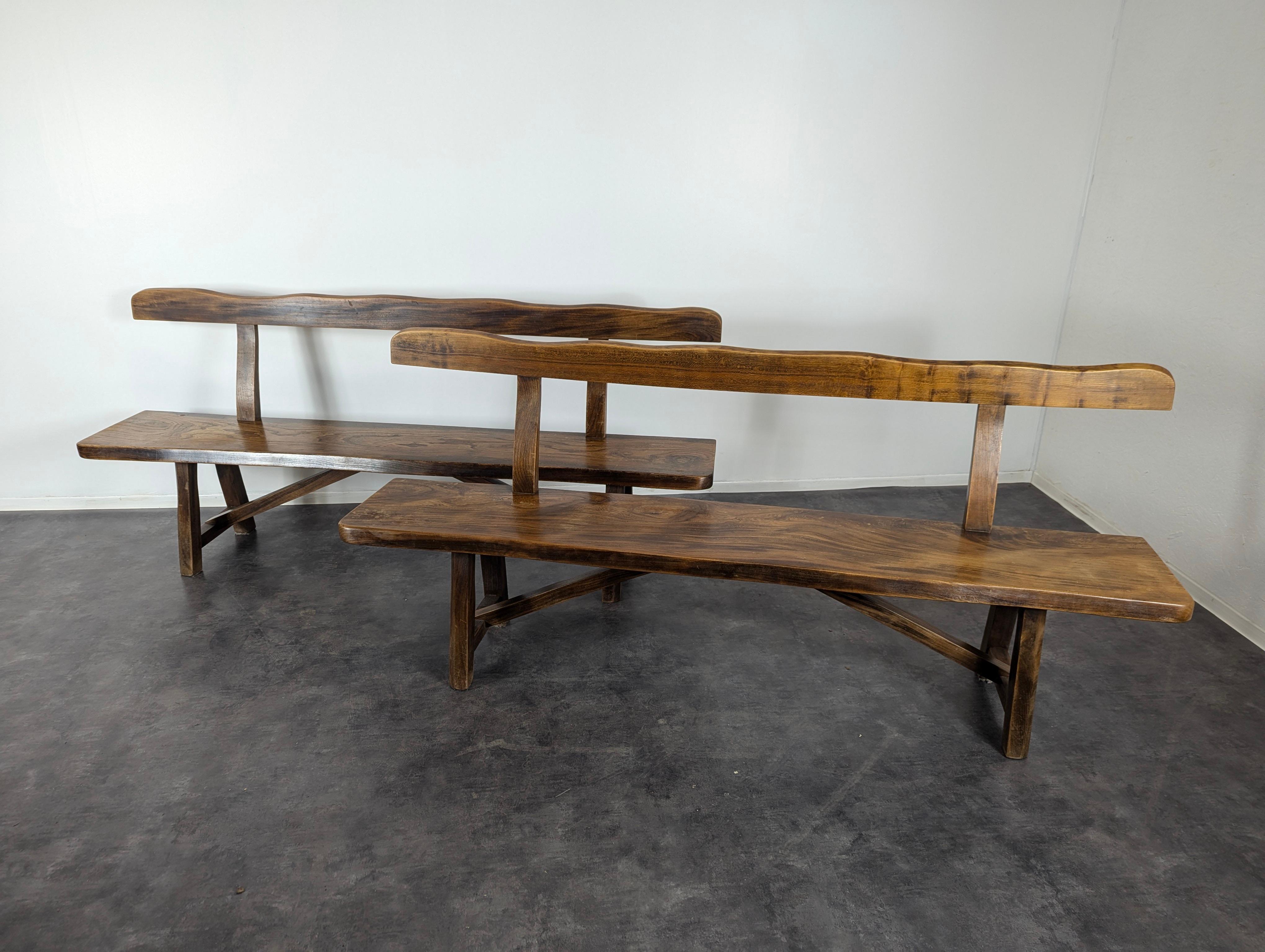 Bancos primitivos daneses del siglo XX Elm by Olavi Hänninen mediados del siglo XX en venta