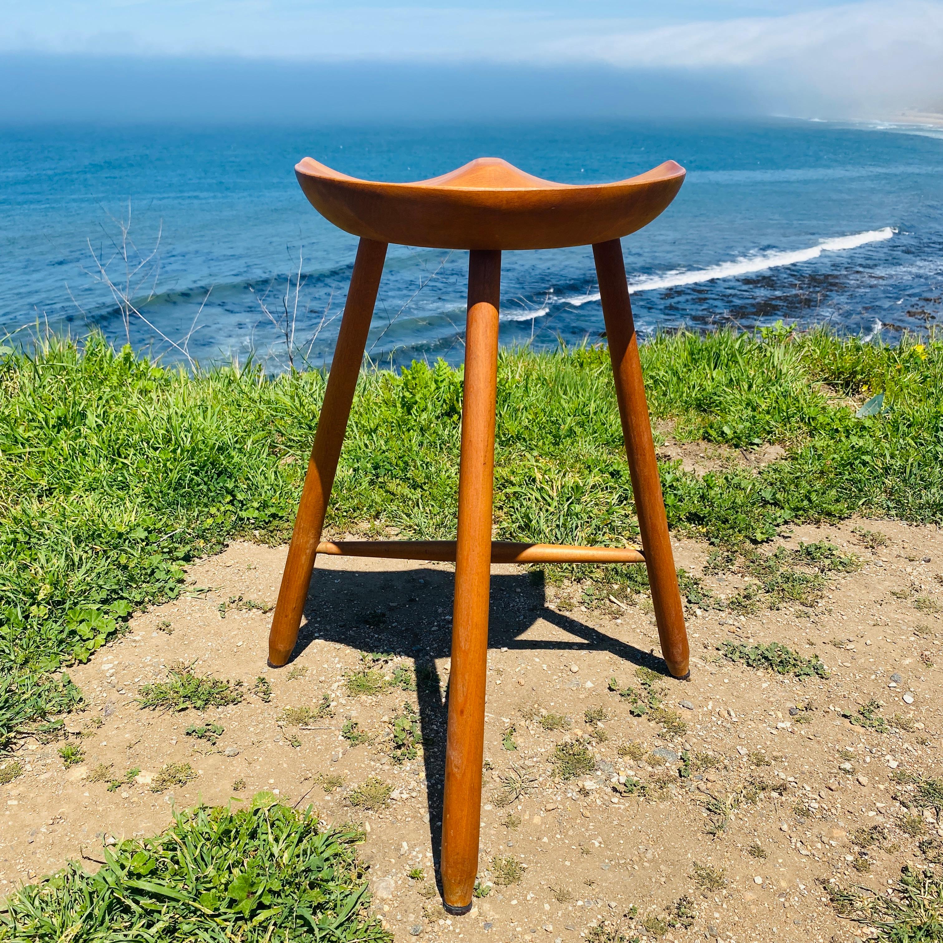 Legno Sgabello danese a 3 gambe in Wood 1960s in vendita