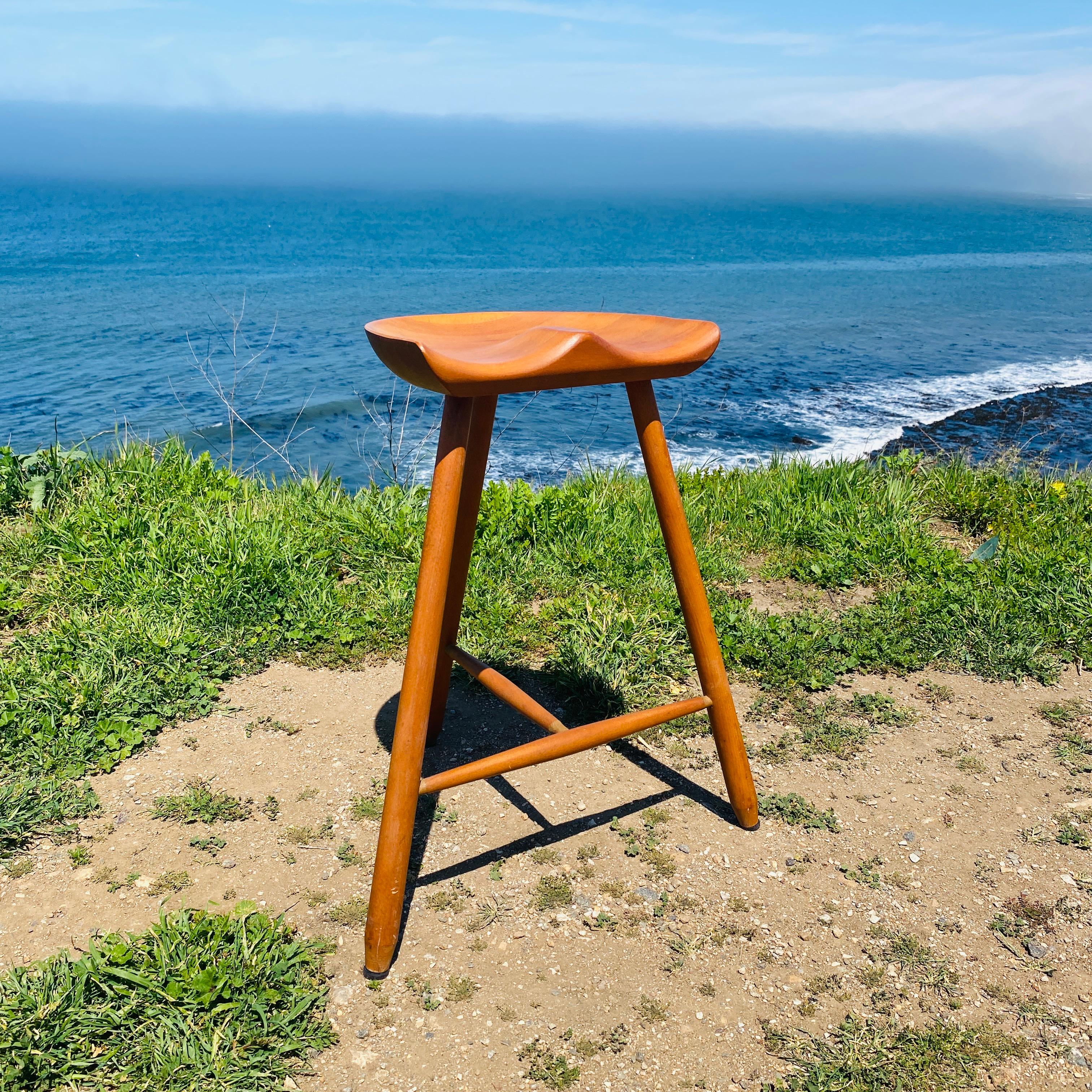 Sgabello danese a 3 gambe in Wood 1960s in vendita 1