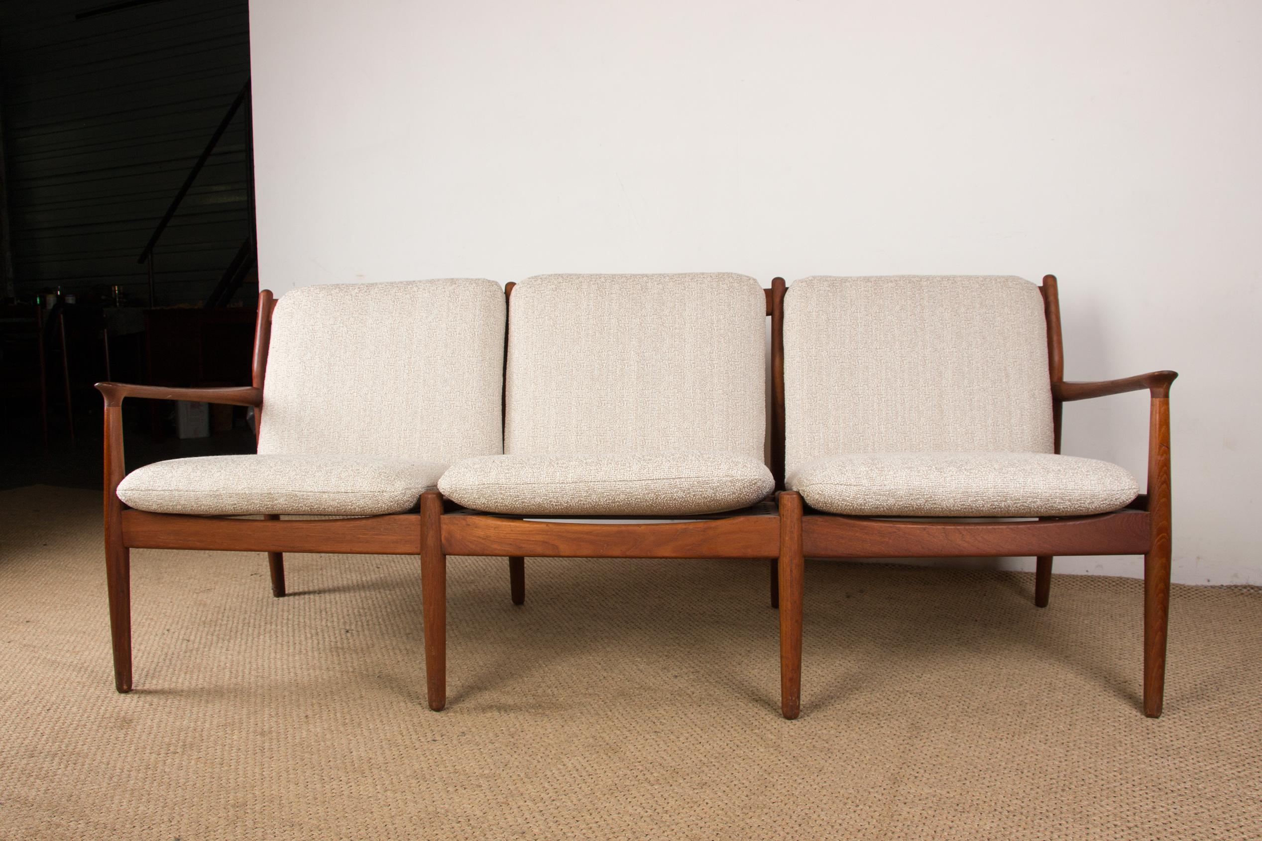 Danish 3-Seater Sofa in Teak and New Terry Fabric, Model GM5, by Svend Age Eriks For Sale 2