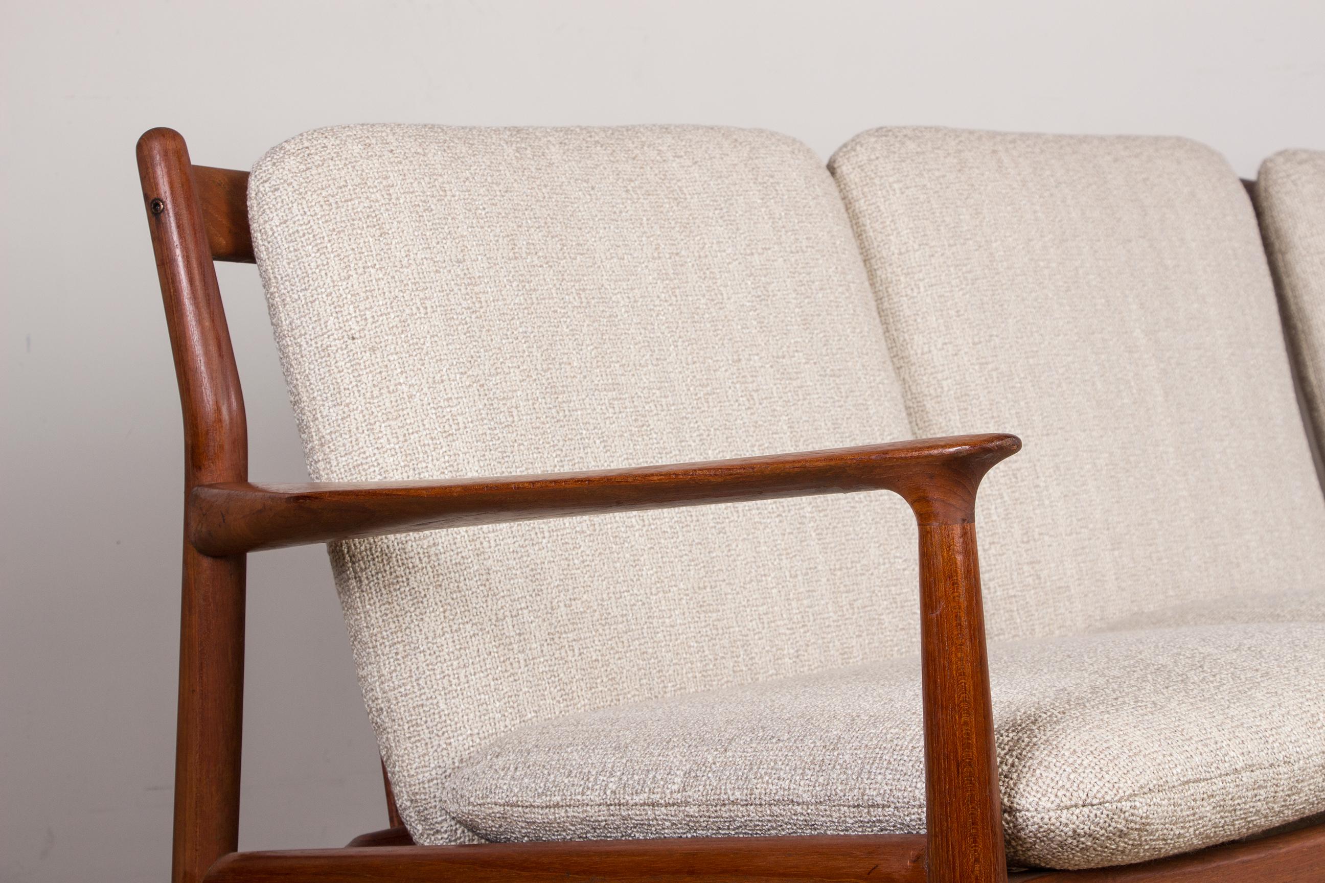 Danish 3-Seater Sofa in Teak and New Terry Fabric, Model GM5, by Svend Age Eriks For Sale 4