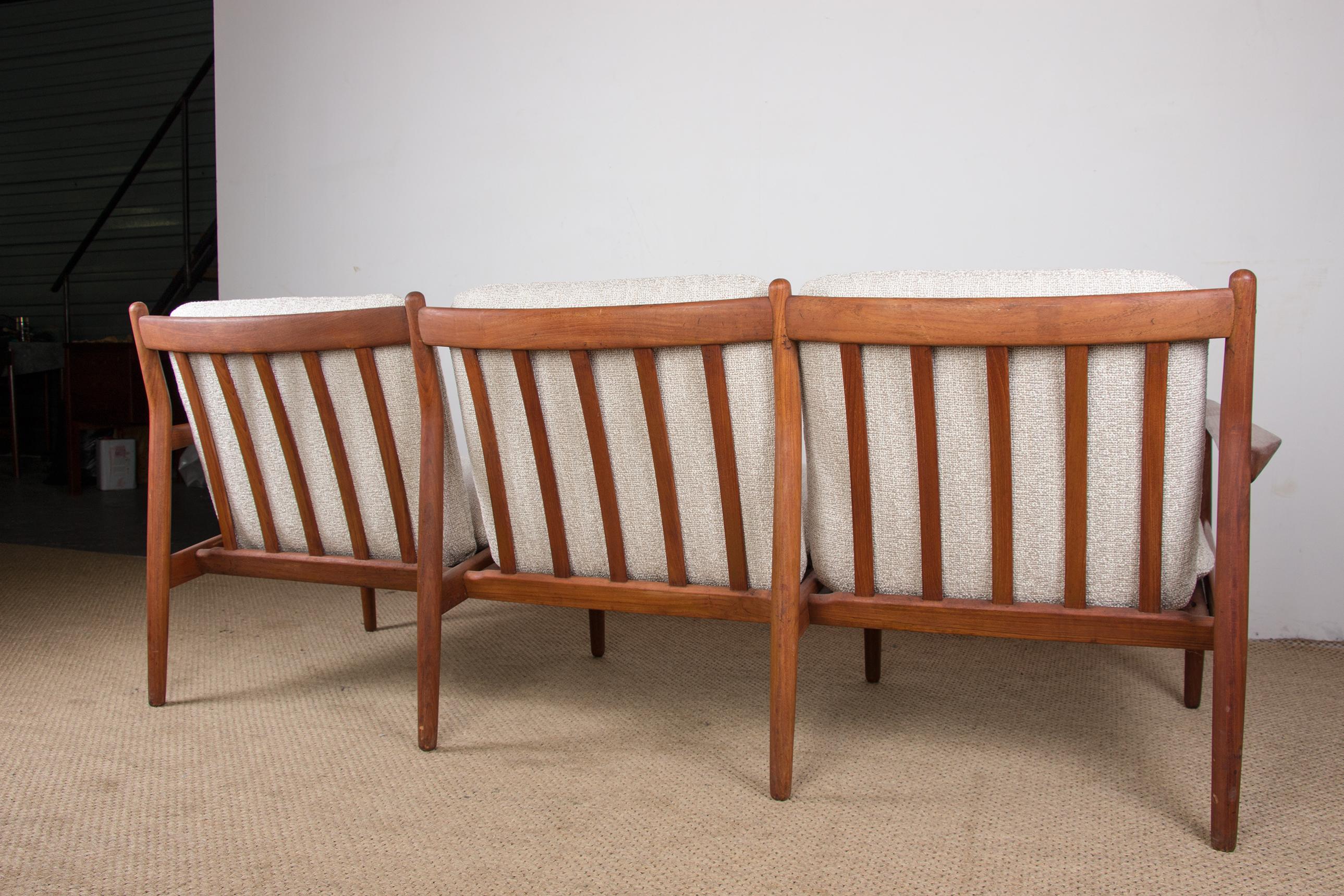 Danish 3-Seater Sofa in Teak and New Terry Fabric, Model GM5, by Svend Age Eriks For Sale 8