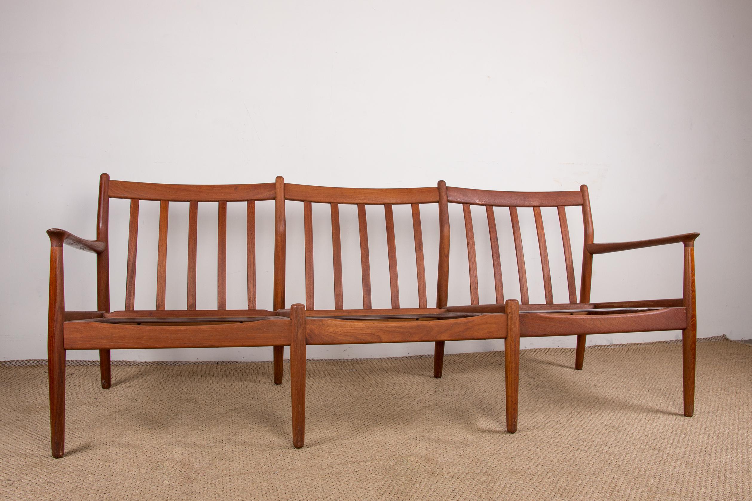 Danish 3-Seater Sofa in Teak and New Terry Fabric, Model GM5, by Svend Age Eriks For Sale 9