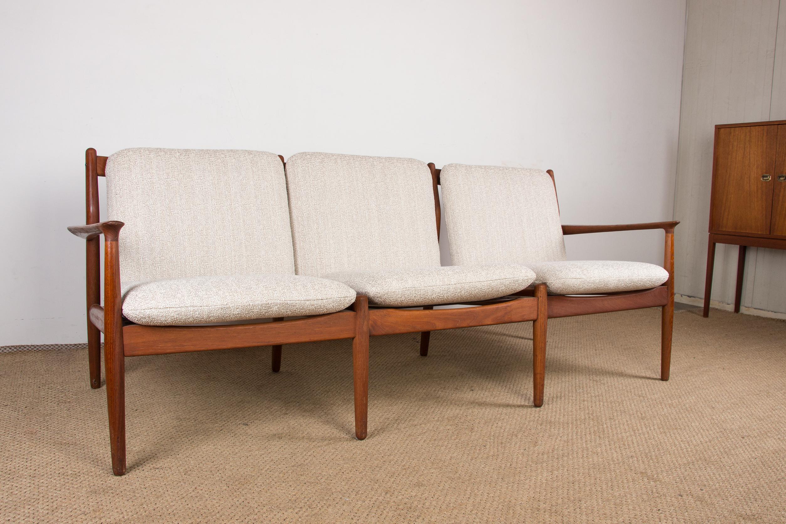Superb Scandinavian sofa. Manufacture of very good quality, seats and backrests redone in cream terry cloth, Very elegant design, great comfort. Two armchairs from the same set can be found on another listing.