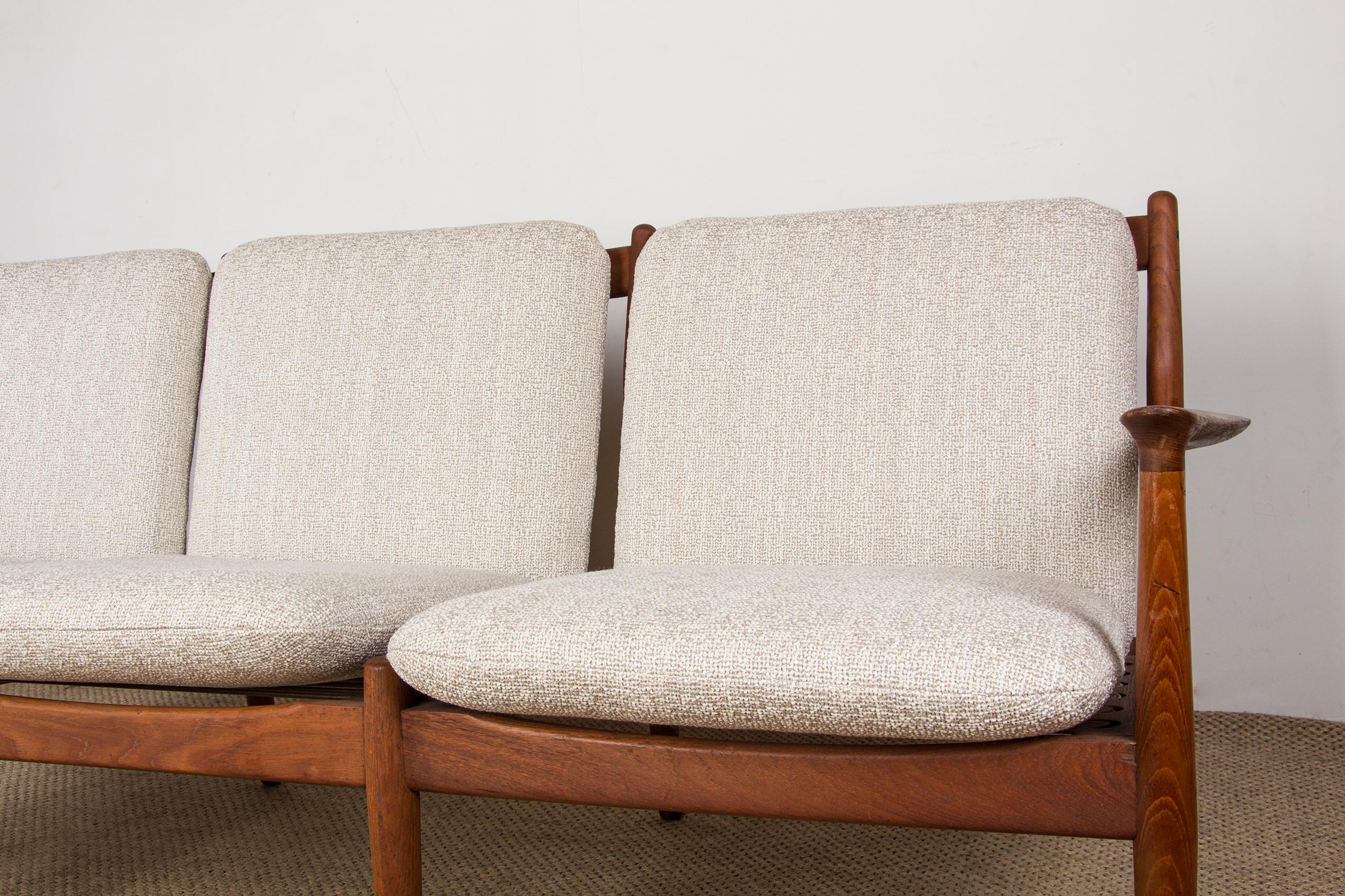 Dänisches 3-Sitzer-Sofa aus Teakholz und neuem Terry-Stoff, Modell GM5, von Svend Age Eriks (Mitte des 20. Jahrhunderts) im Angebot