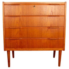 Danish 4-drawer teak chest of drawers by Henning Jørgensen for Fredericia 1960.