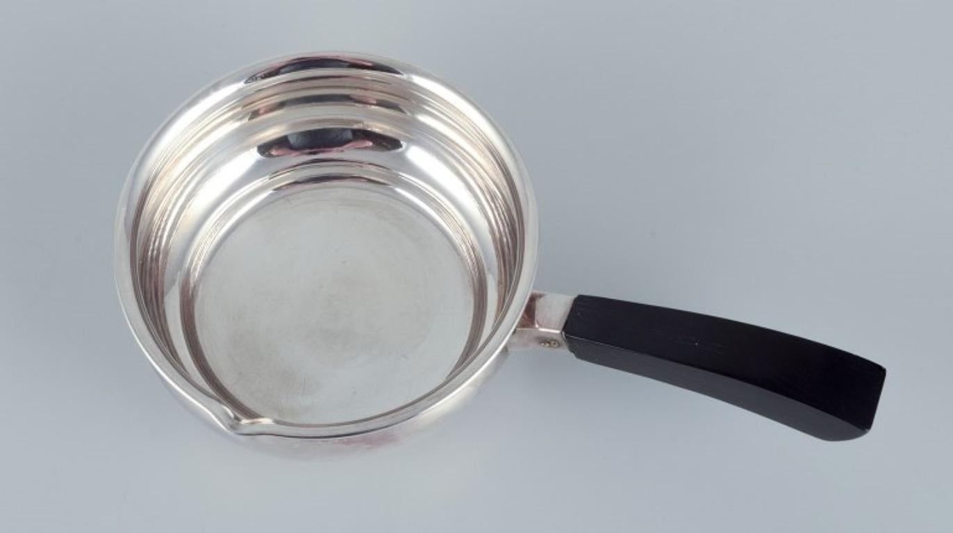 Danish 830 silver saucepan with a wooden handle. In Excellent Condition For Sale In Copenhagen, DK