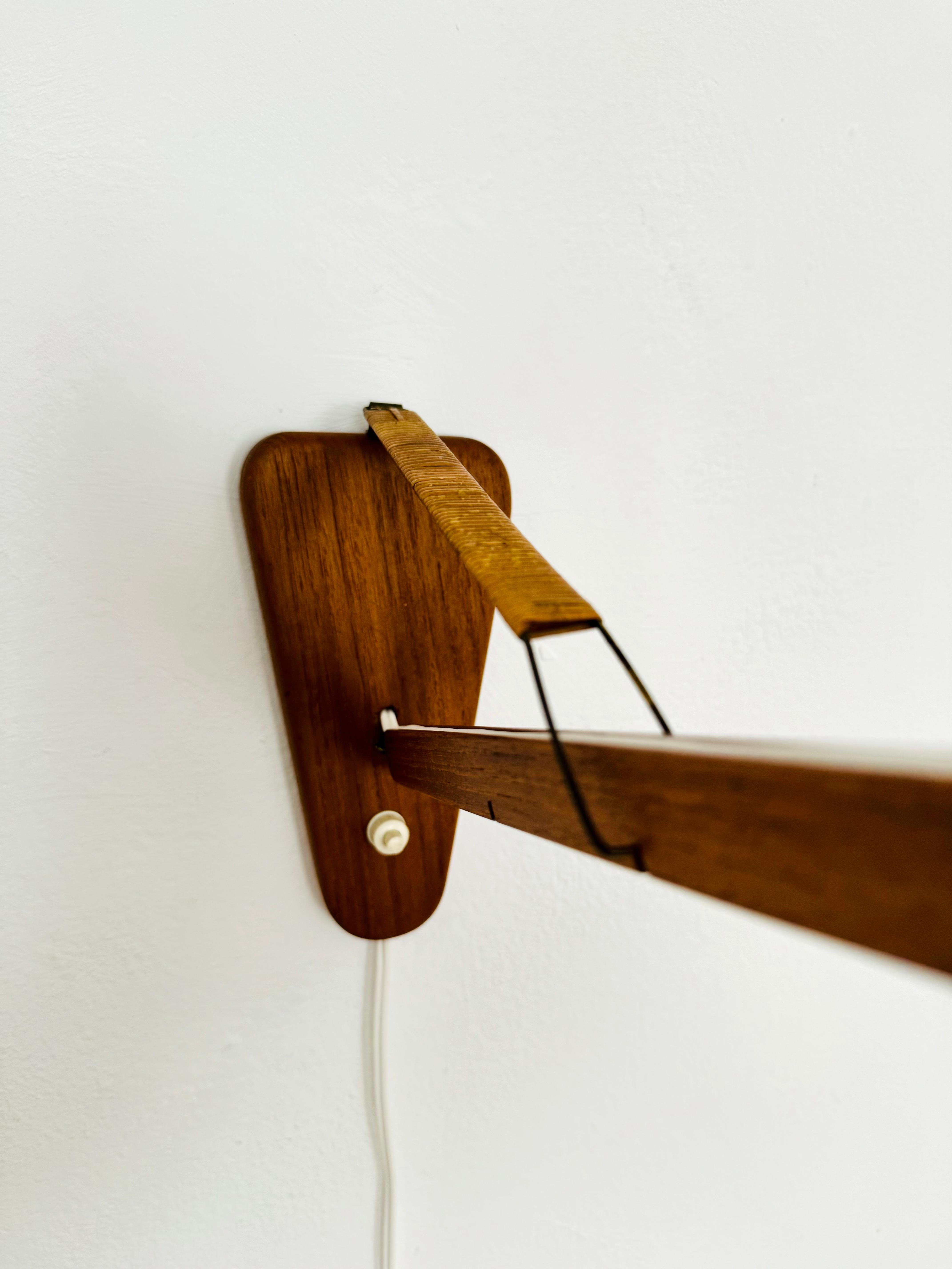 Lampada da parete regolabile danese in teak e rafia Bast in vendita 2