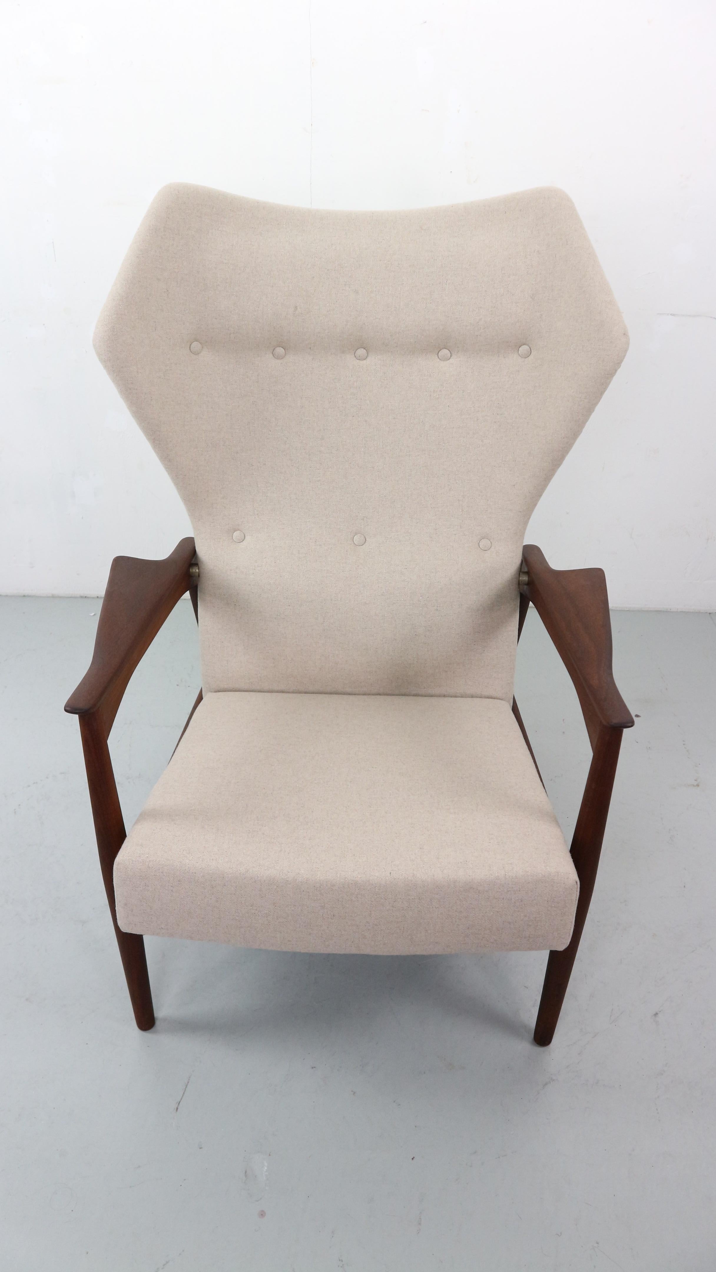 Danish Adjustable Wingback Lounge Chair in Teak, by Ib KOFOD LARSEN For Sale 4