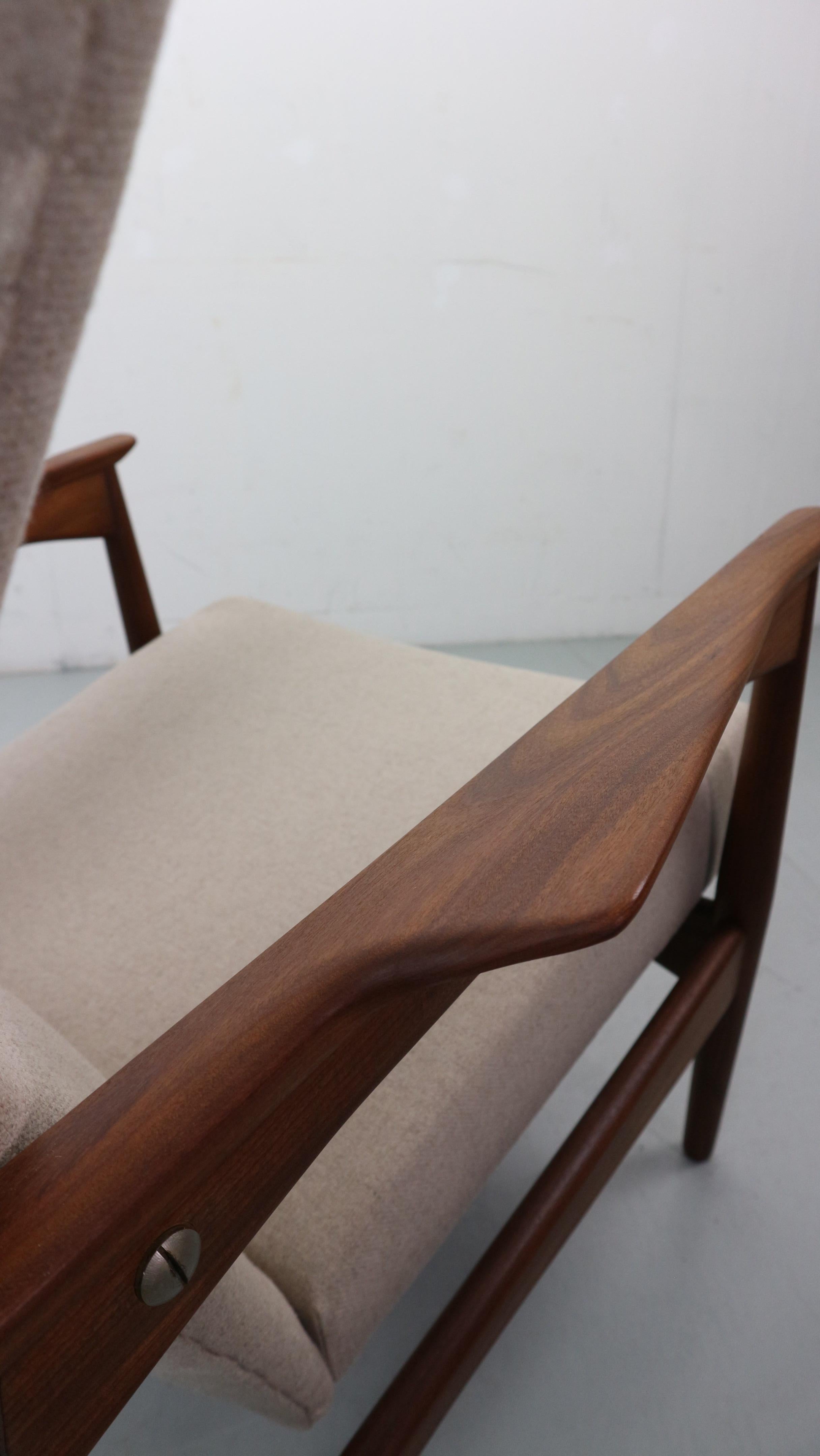 Danish Adjustable Wingback Lounge Chair in Teak, by Ib KOFOD LARSEN For Sale 11