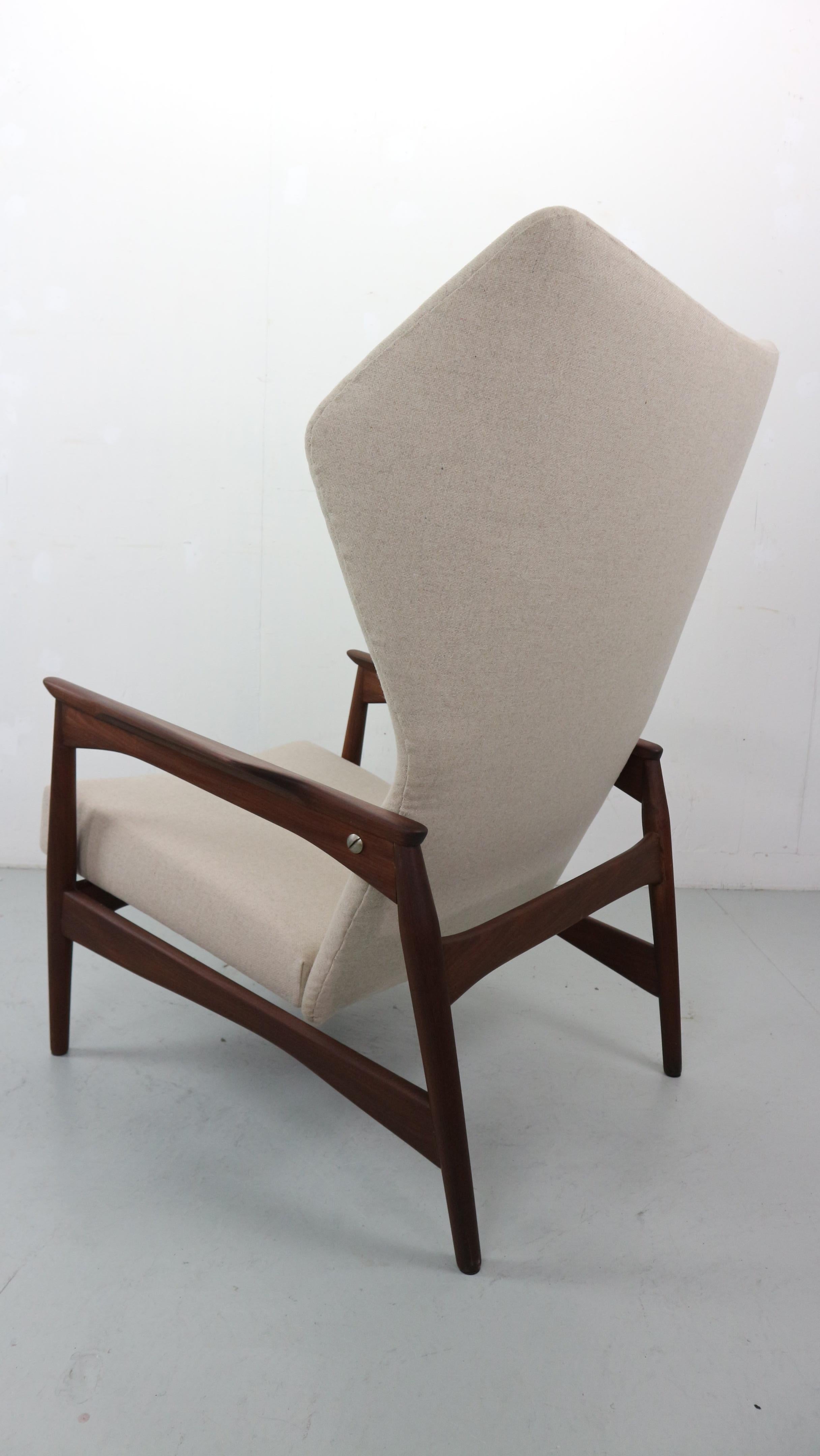 Mid-Century Modern Danish Adjustable Wingback Lounge Chair in Teak, by Ib KOFOD LARSEN For Sale