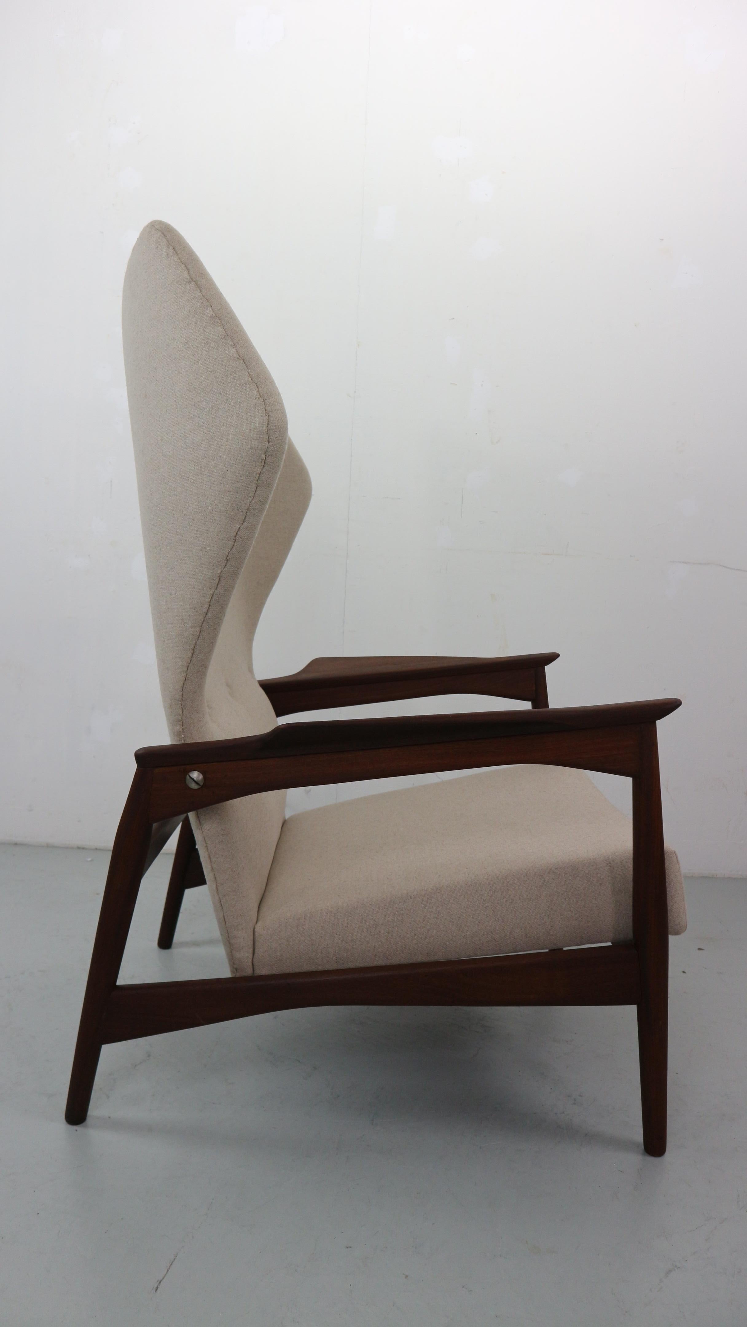 Danois Chaise longue danoise réglable Wingback en teck, par Ib KOFOD LARSEN en vente