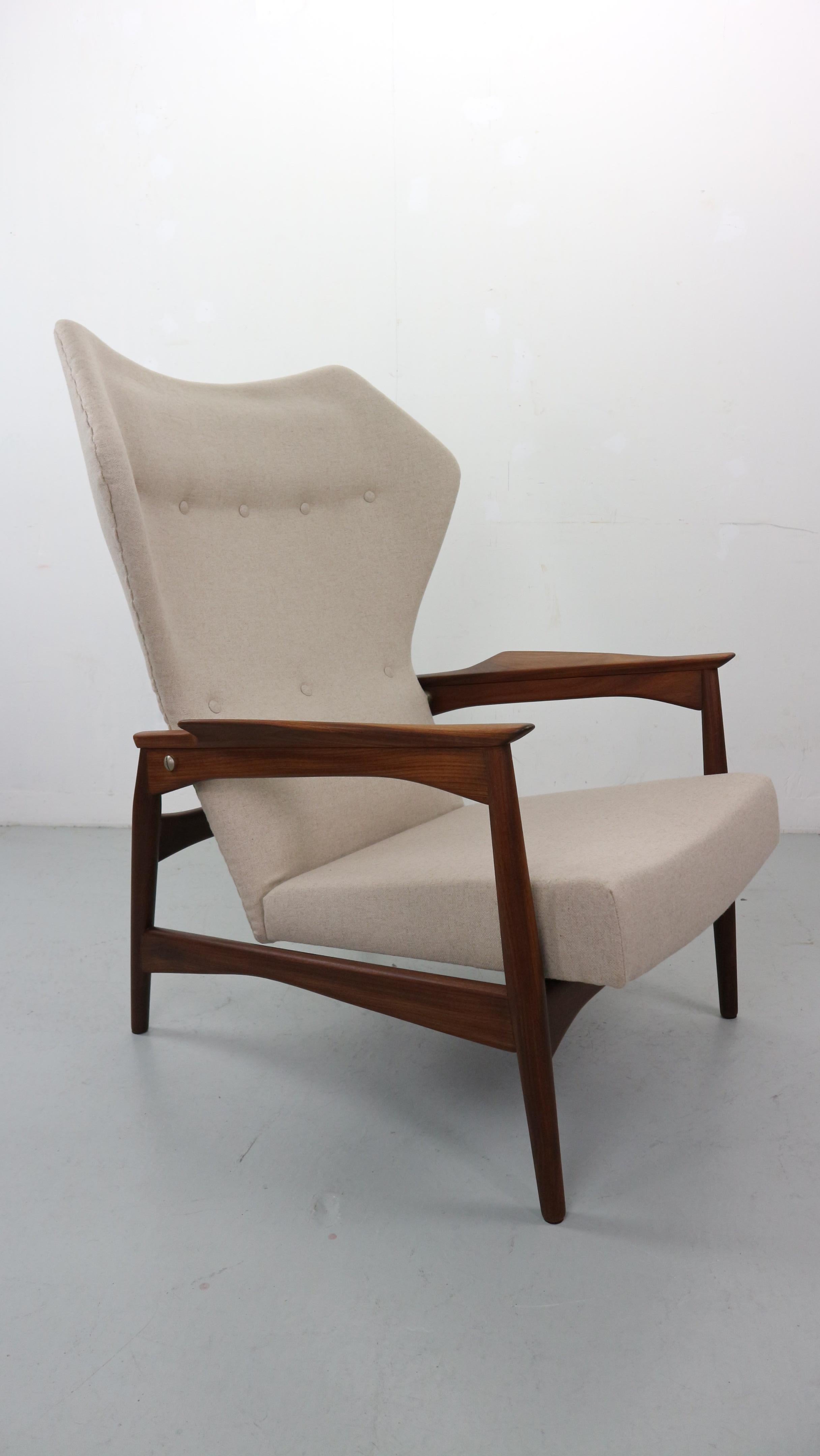 20th Century Danish Adjustable Wingback Lounge Chair in Teak, by Ib KOFOD LARSEN For Sale
