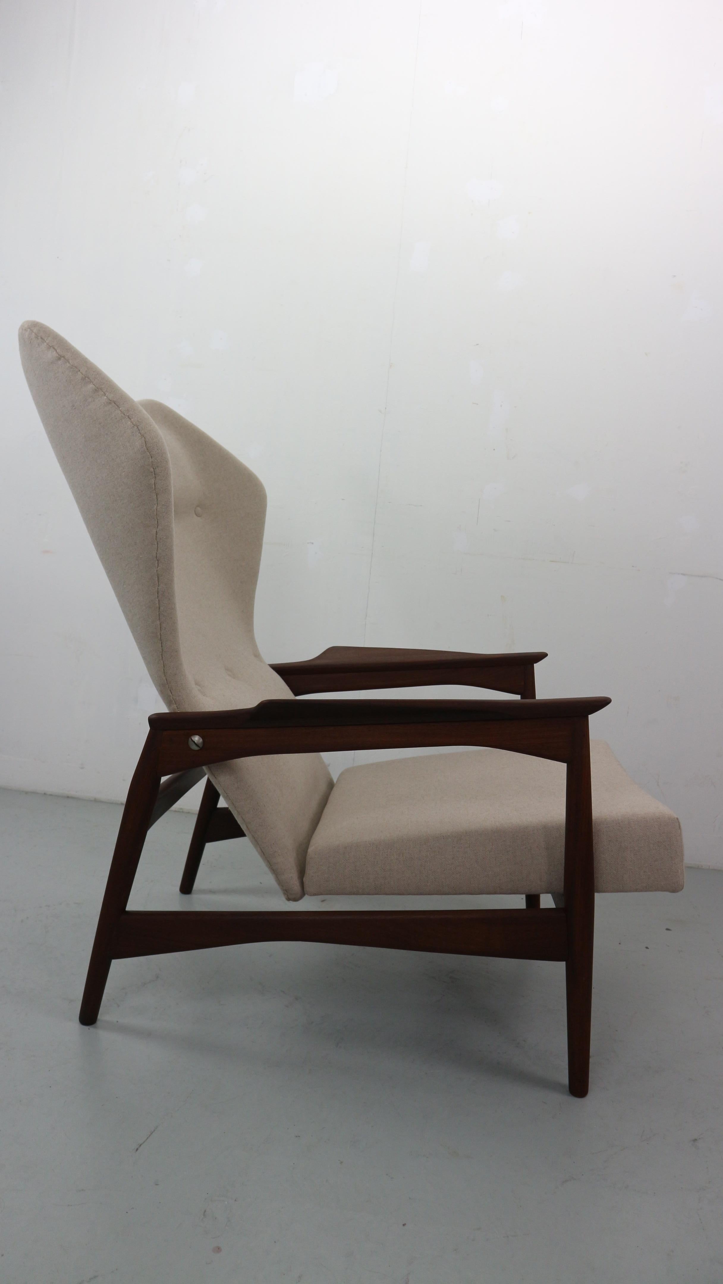 Wool Danish Adjustable Wingback Lounge Chair in Teak, by Ib KOFOD LARSEN For Sale