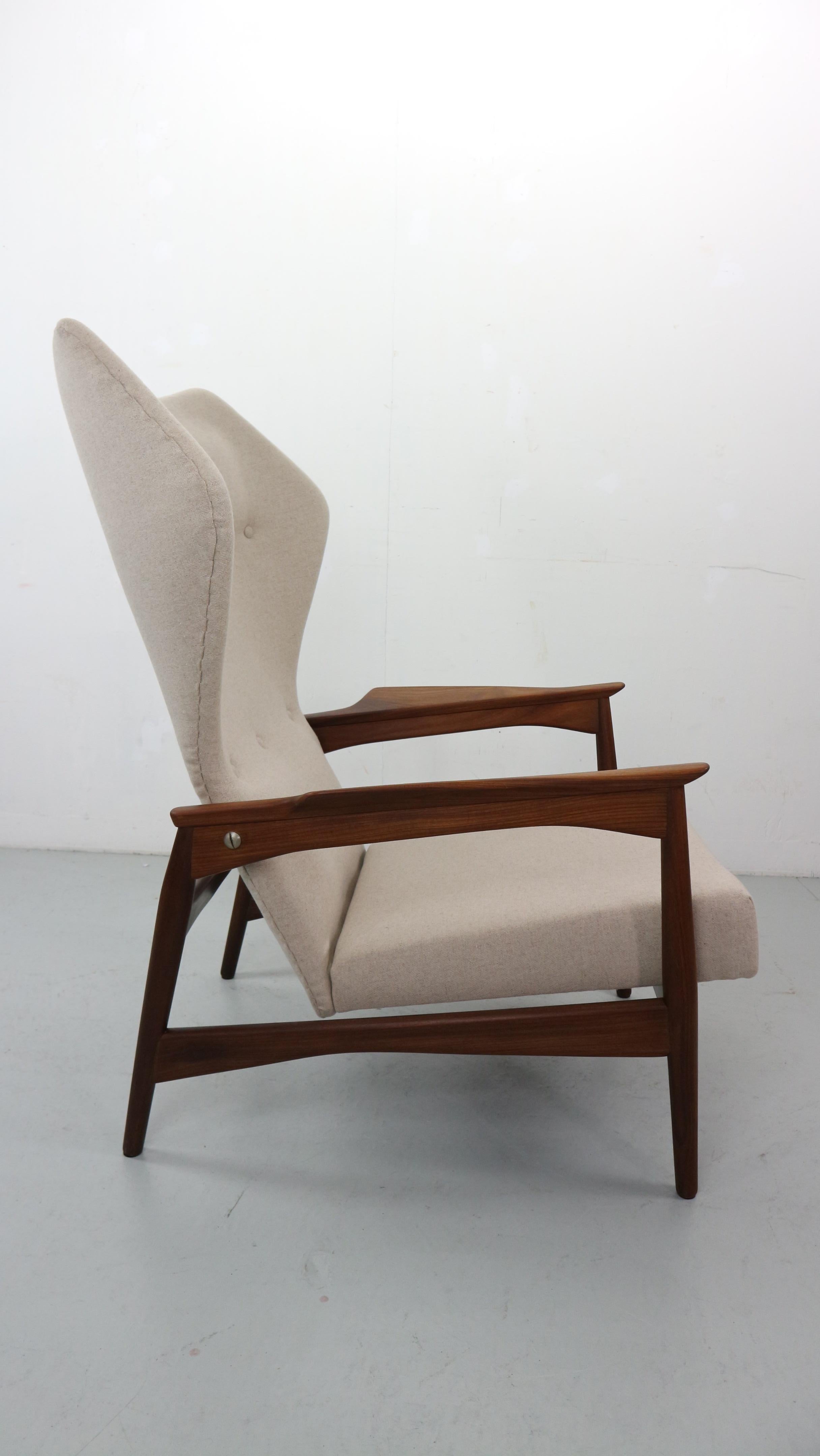 Danish Adjustable Wingback Lounge Chair in Teak, by Ib KOFOD LARSEN For Sale 1