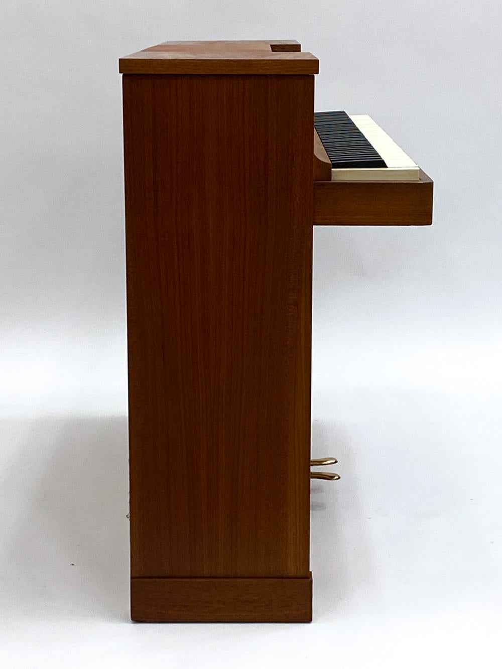 Dänisches Andreas Christensen Teakholz Mid-Century Klavier im Angebot 7