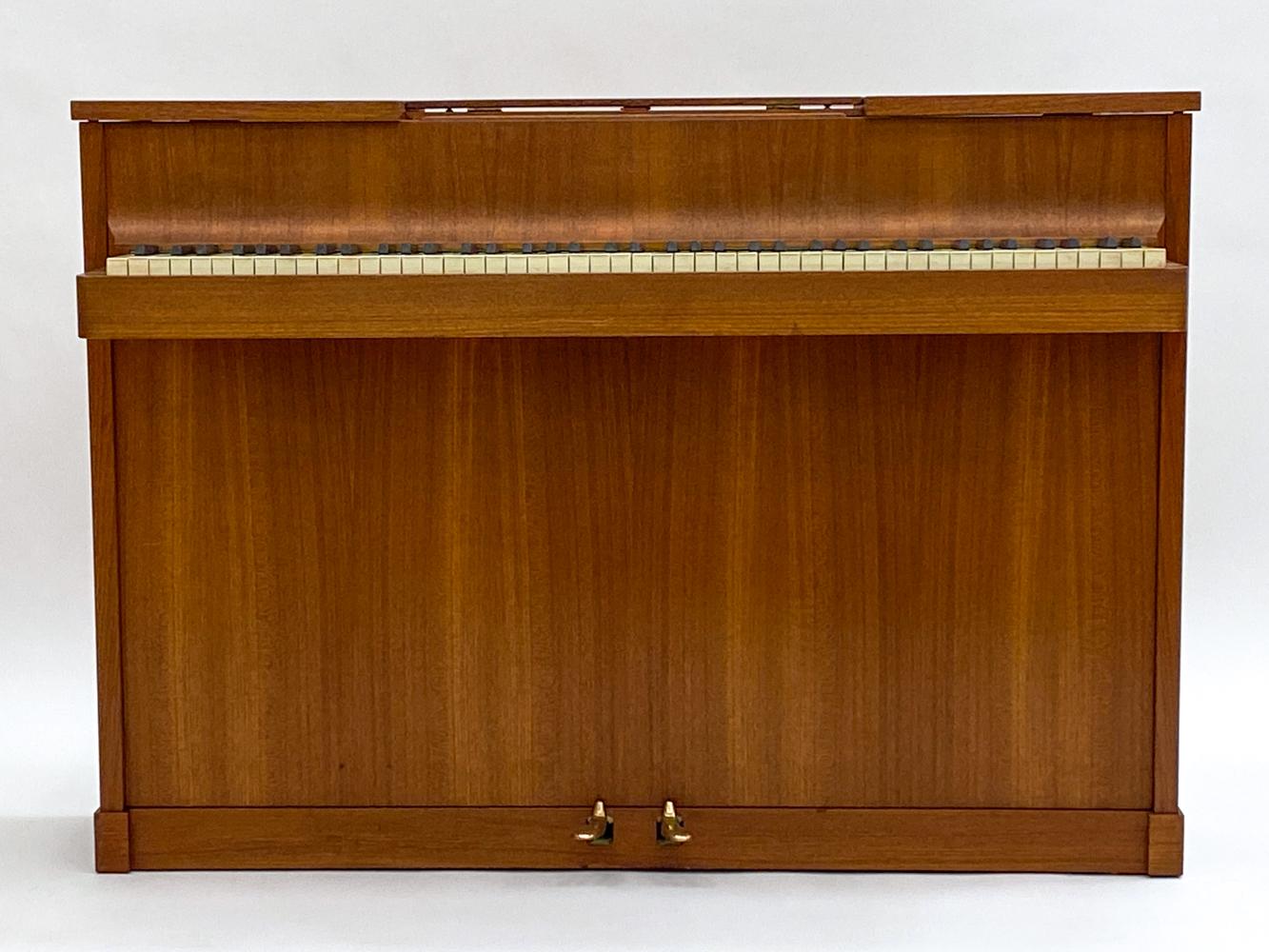 Dänisches Andreas Christensen Teakholz Mid-Century Klavier im Zustand „Gut“ im Angebot in Norwalk, CT